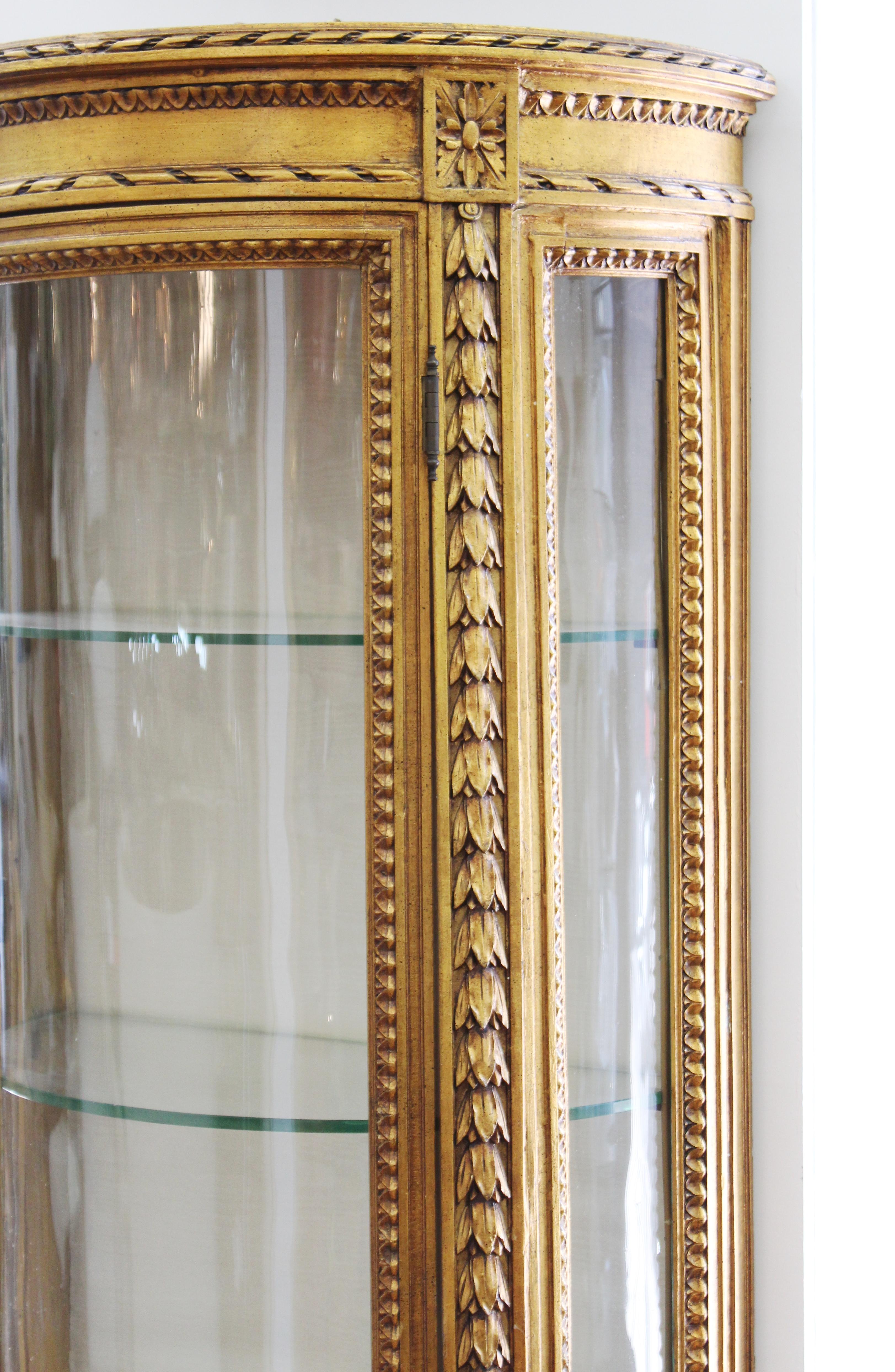 French Louis XVI Style Wall-Mounted Carved Giltwood Vitrine Display Cabinet In Good Condition In Astoria, NY
