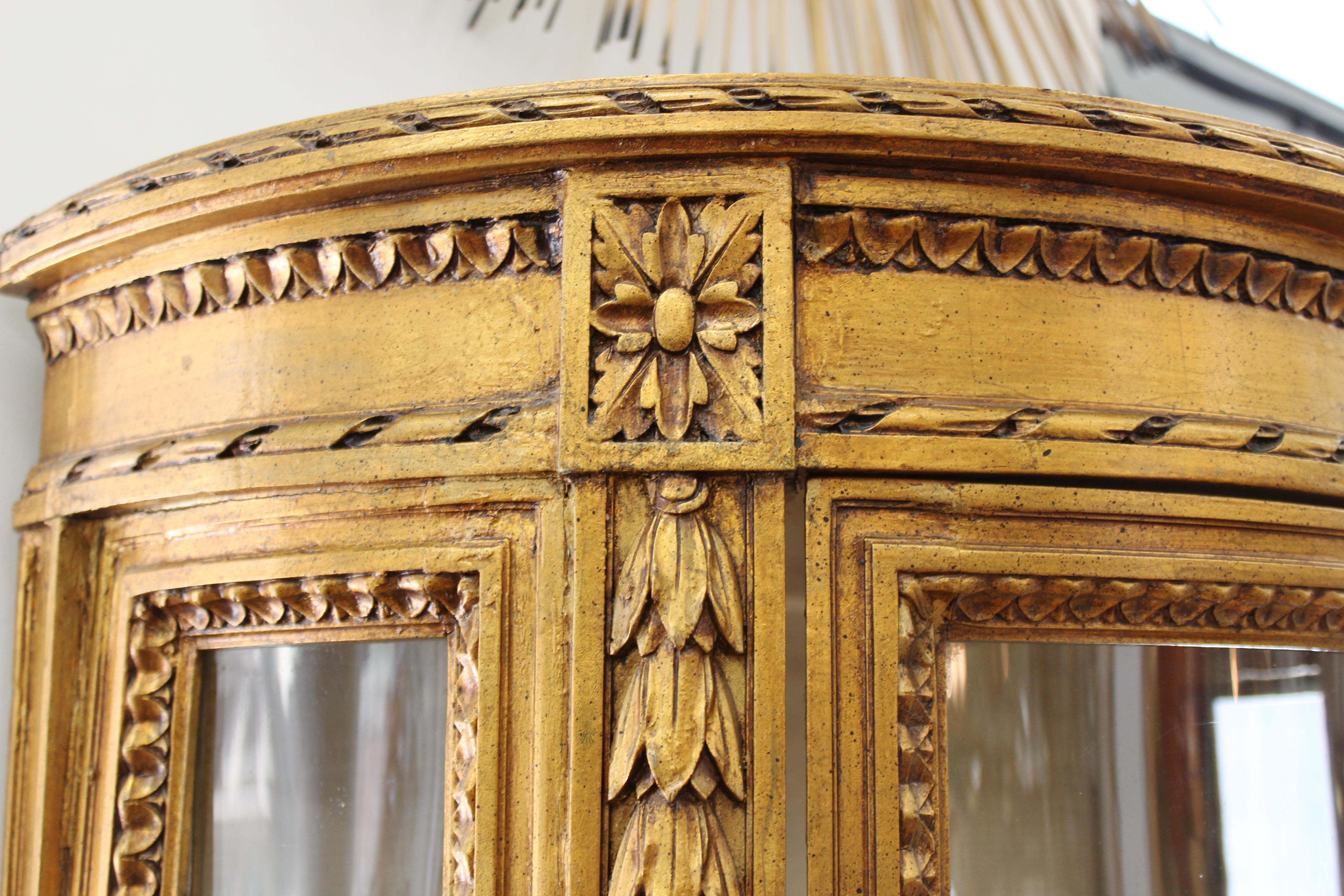 French Louis XVI Style Wall-Mounted Carved Giltwood Vitrine Display Cabinet 3
