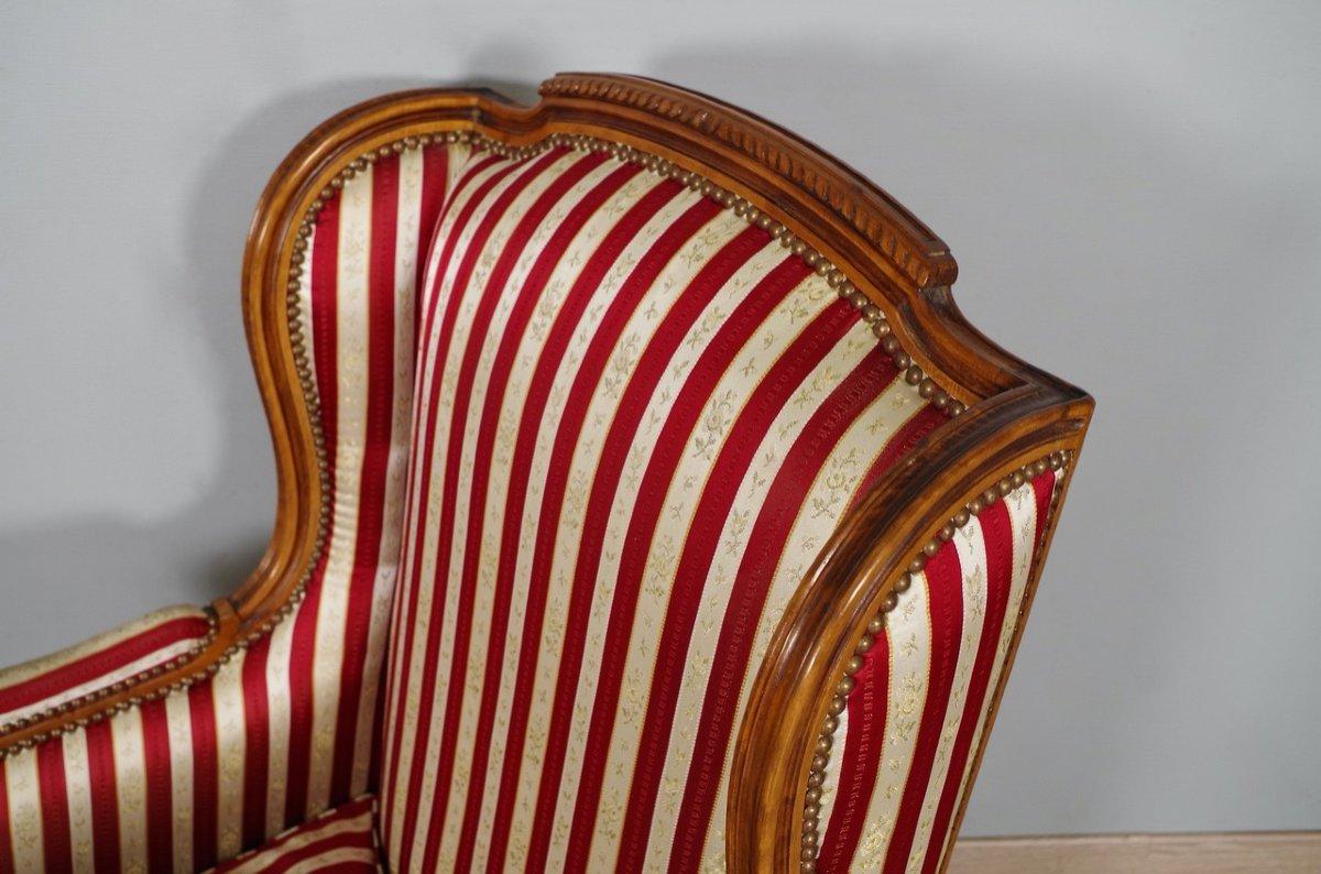 French Louis XVI Style Walnut Bergères à Oreilles with Fluted Legs, a Pair For Sale 4