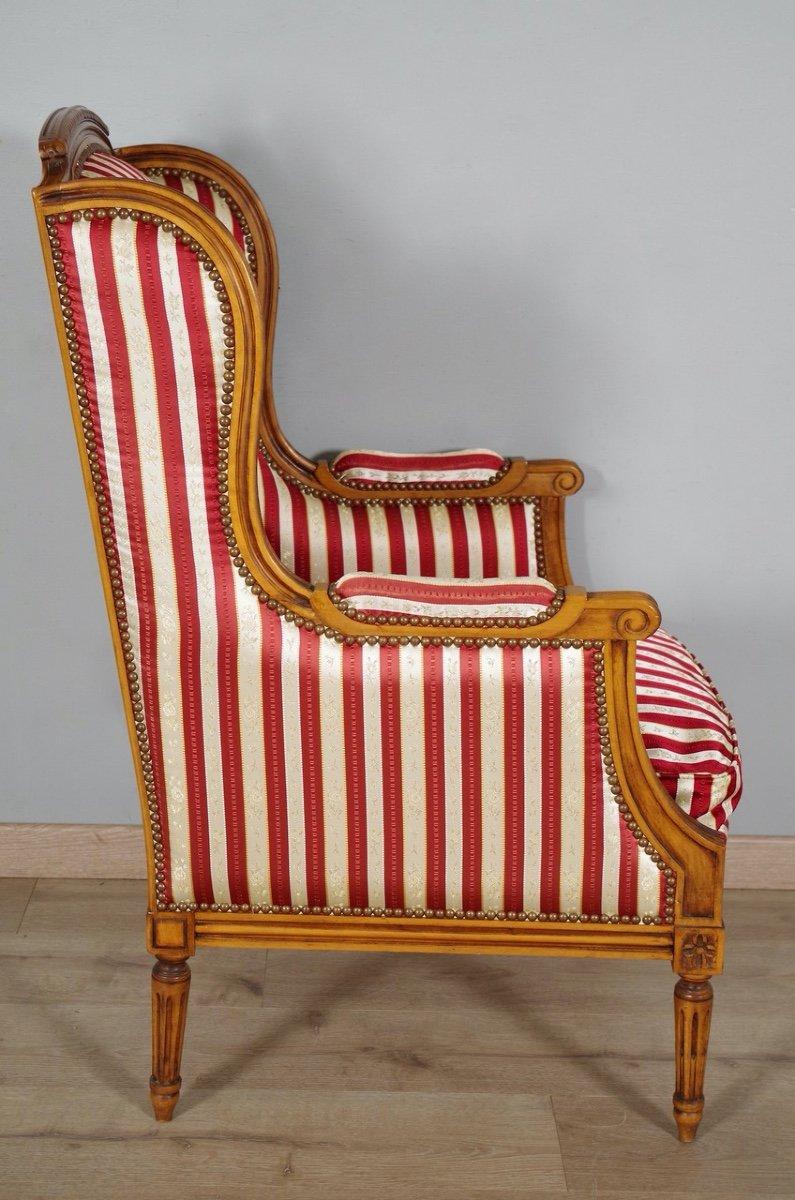 French Louis XVI Style Walnut Bergères à Oreilles with Fluted Legs, a Pair For Sale 2