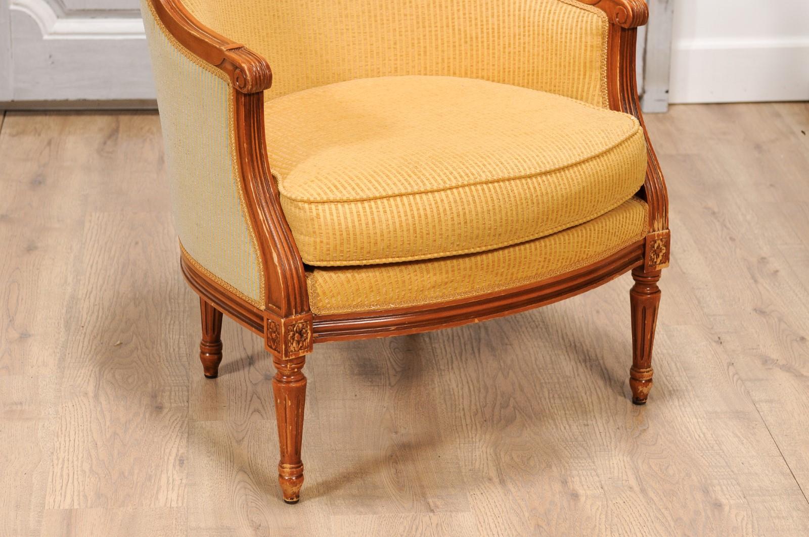 French Louis XVI Style Walnut Bergères Chairs with Wraparound Backs, Pair For Sale 7