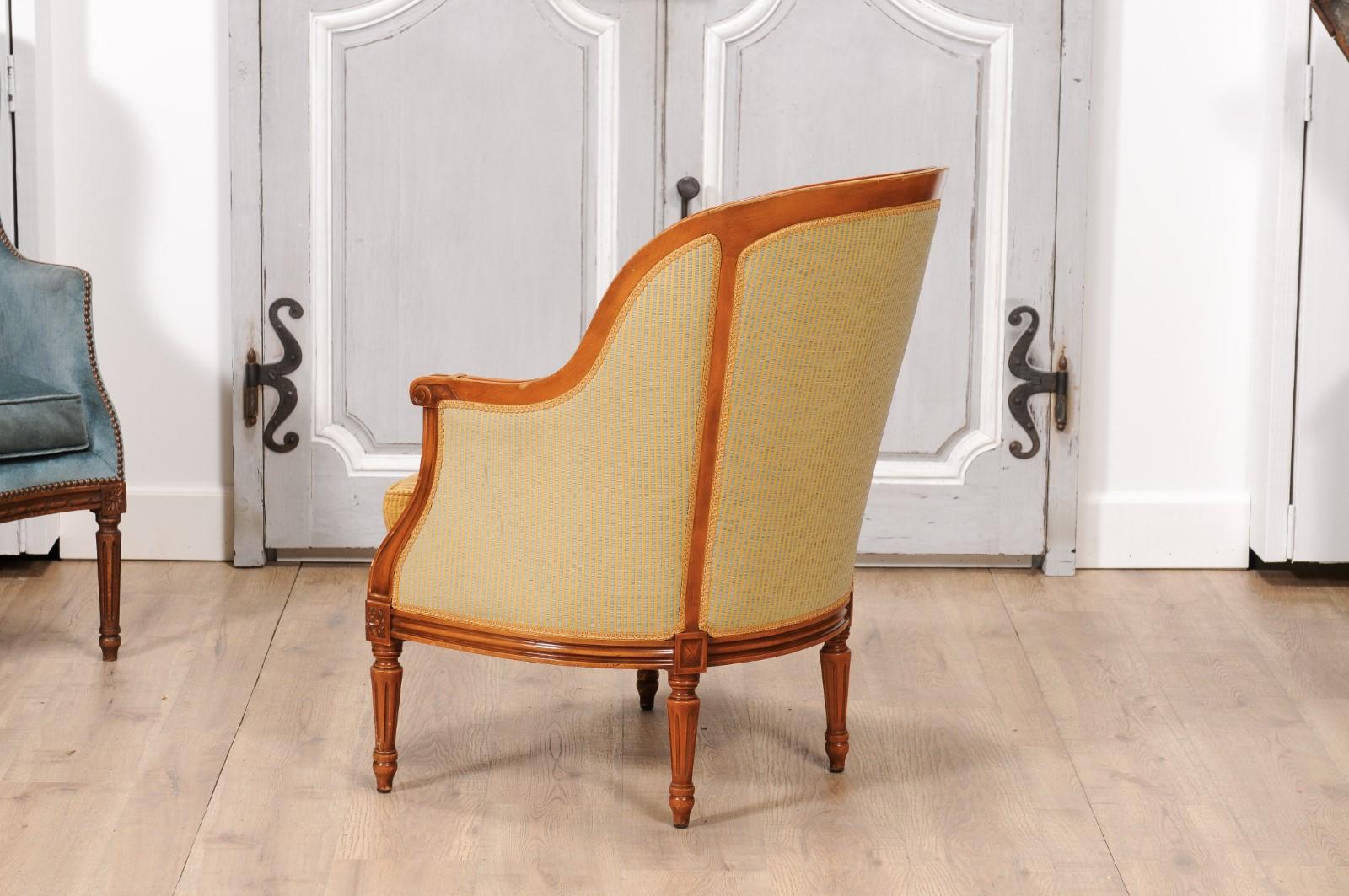 Französische Bergères-Stühle im Louis-XVI-Stil aus Nussbaum mit umlaufender Rückenlehne, Paar (Polster)