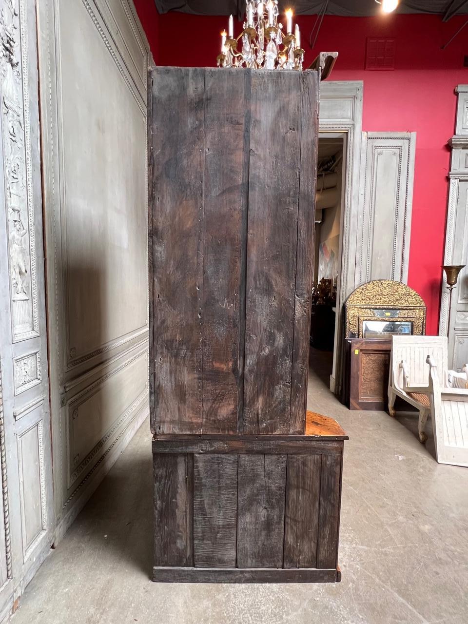 French Louis XVI Style Walnut Corner Cabinet In Good Condition For Sale In Dallas, TX