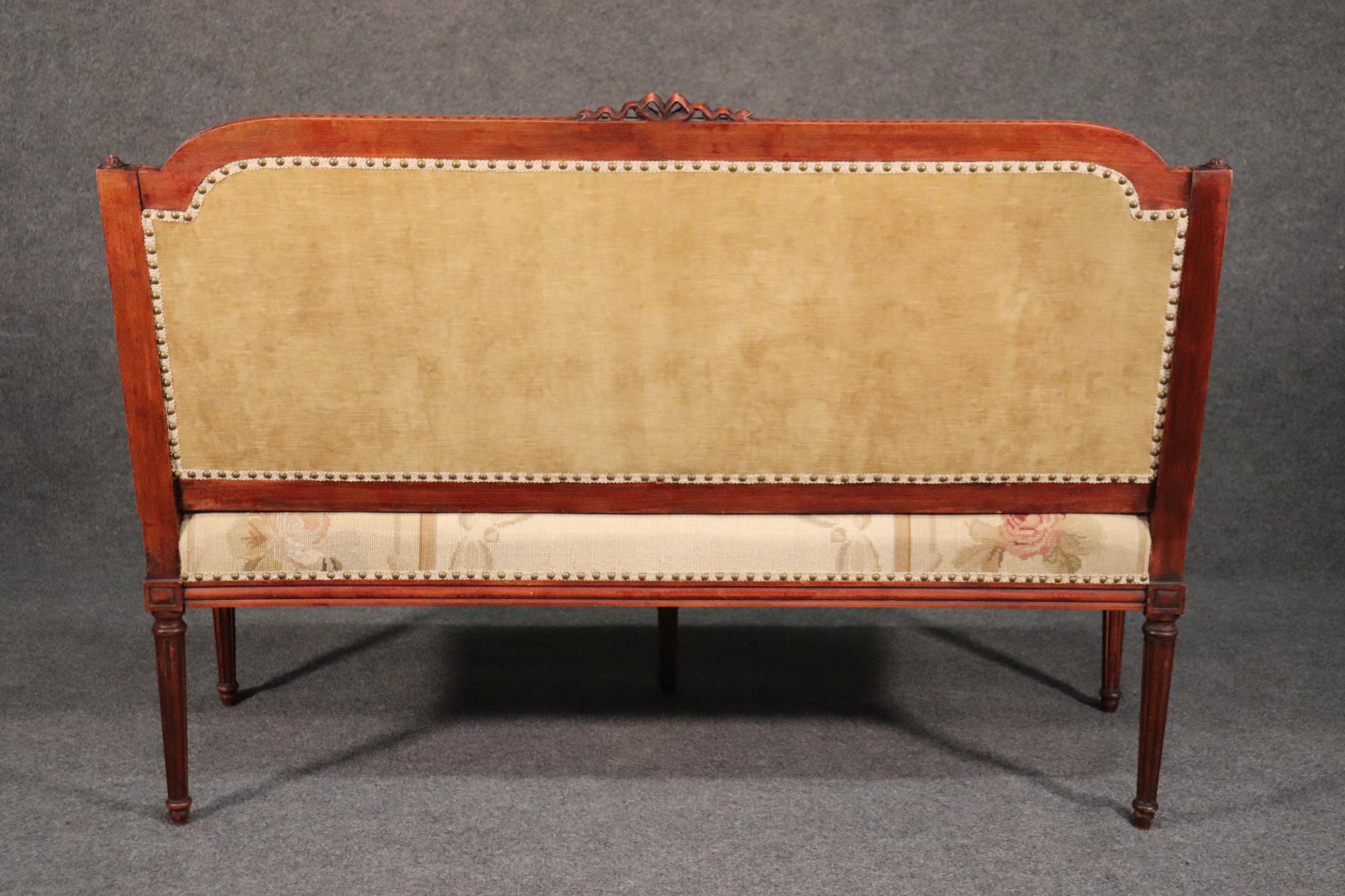 French Louis XVI Style Walnut Settee Canape with Tapestry Upholstery, circa 1930 3