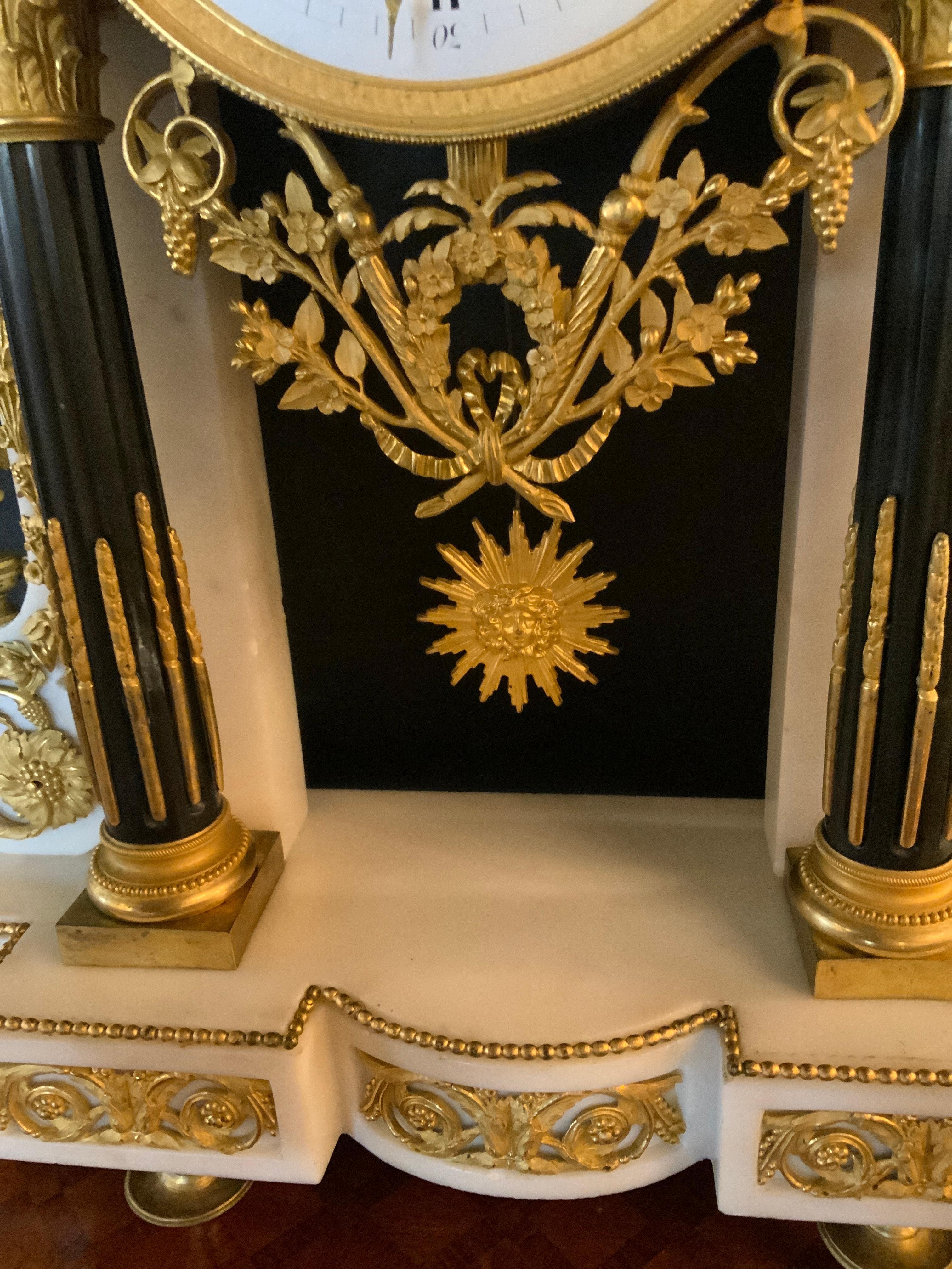 French Louis XVI-Style White Carrara Marble Portico Clock, Early 19th C. For Sale 3