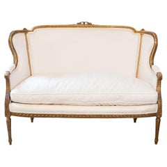 Settee française de style Louis XVI avec dorure d'origine et nouveau tissu