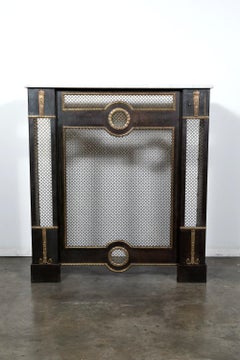 Cache radiateur ou console en fer forgé de style Louis XVI avec dessus en marbre
