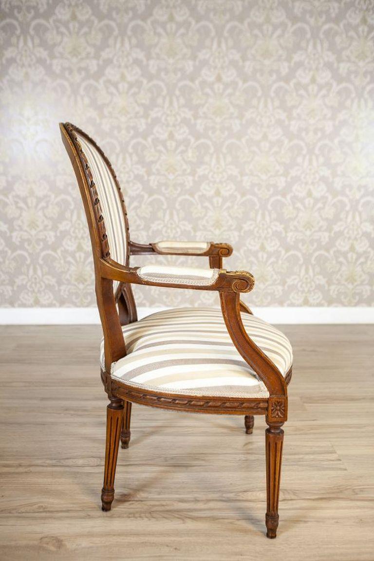 Sillón francés Luis XVI de nogal de principios del siglo XIX Francés en venta