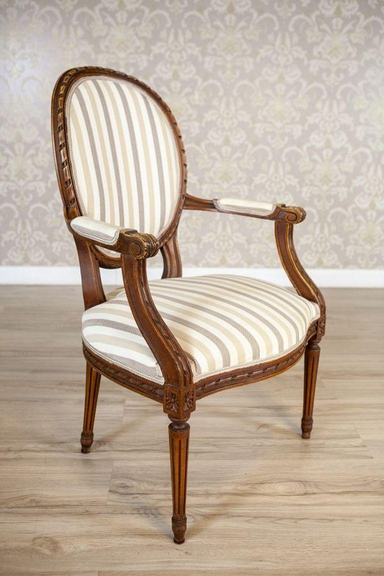 Sillón francés Luis XVI de nogal de principios del siglo XIX en Bueno estado para la venta en Opole, PL
