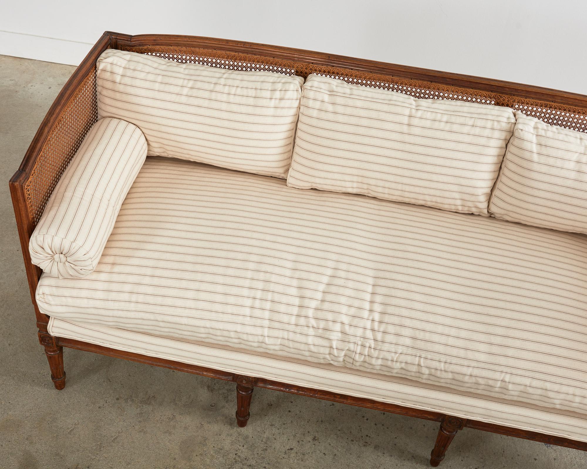 French Louis XVI Walnut Cane Sofa Settee Daybed Canapè In Good Condition In Rio Vista, CA