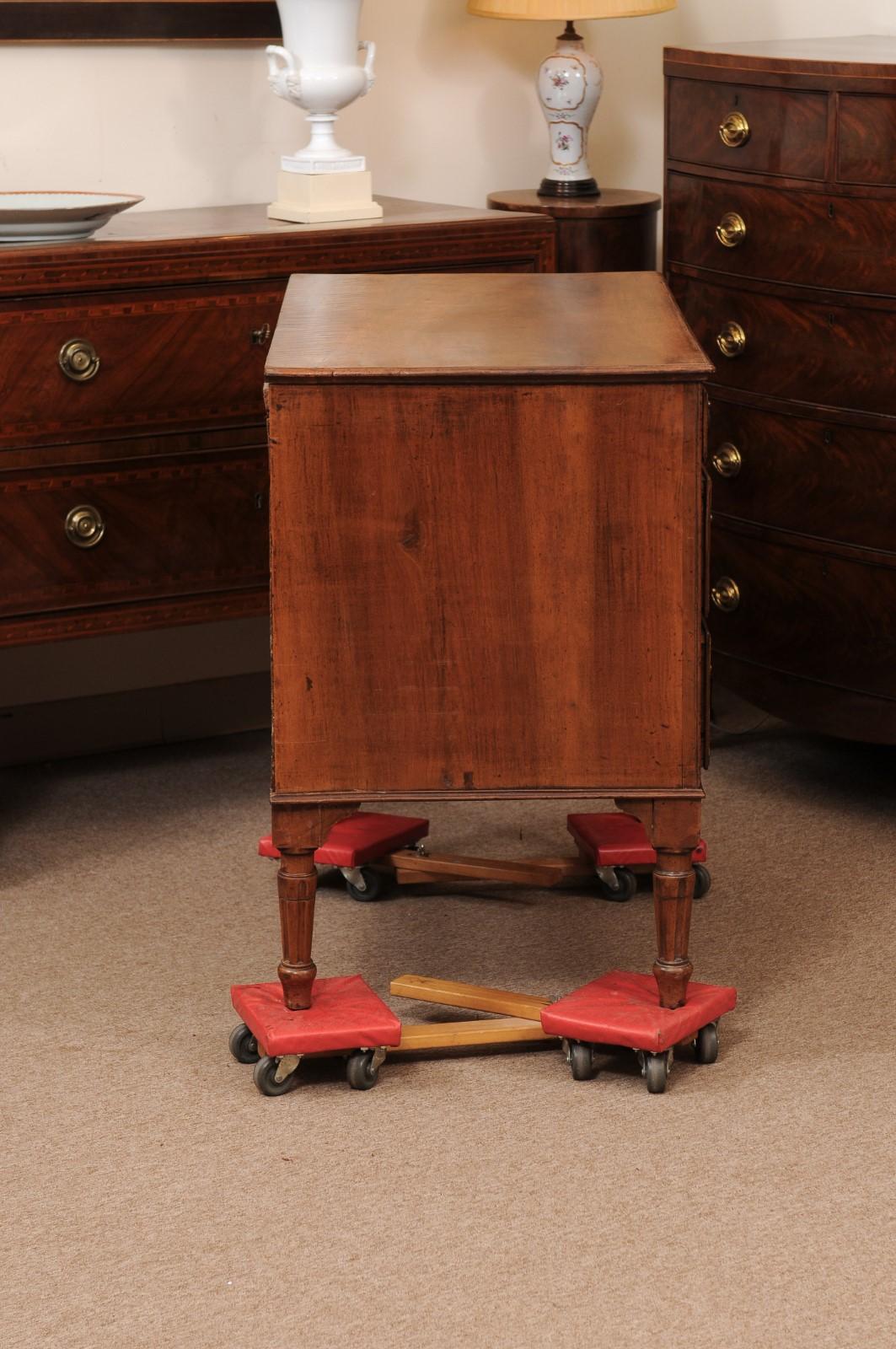 French Louis XVI Walnut Commode with 3 Drawers and Fluted Legs For Sale 2