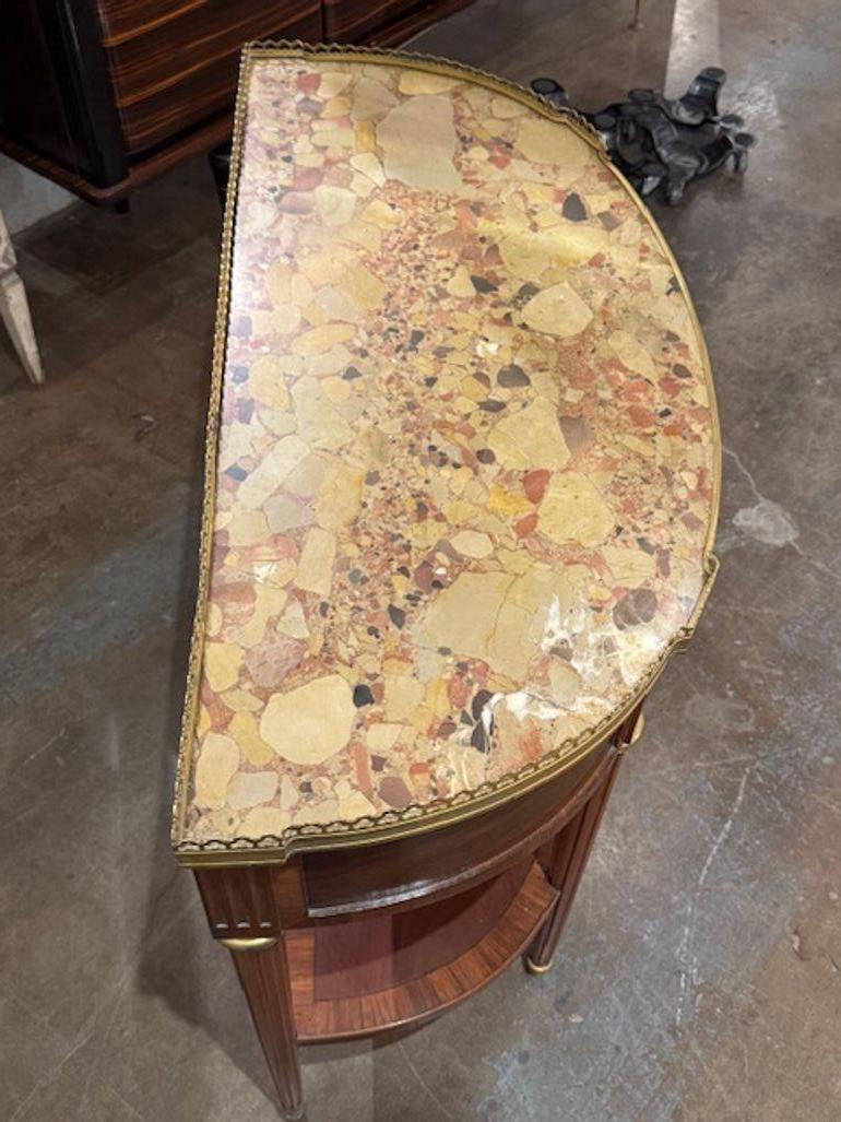 XVIIIe siècle et antérieur Console en noyer de style Louis XVI en vente