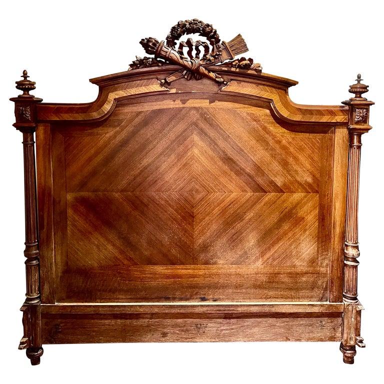 Tête de lit Louis XVI en noyer avec sculptures, 19e siècle en vente 2