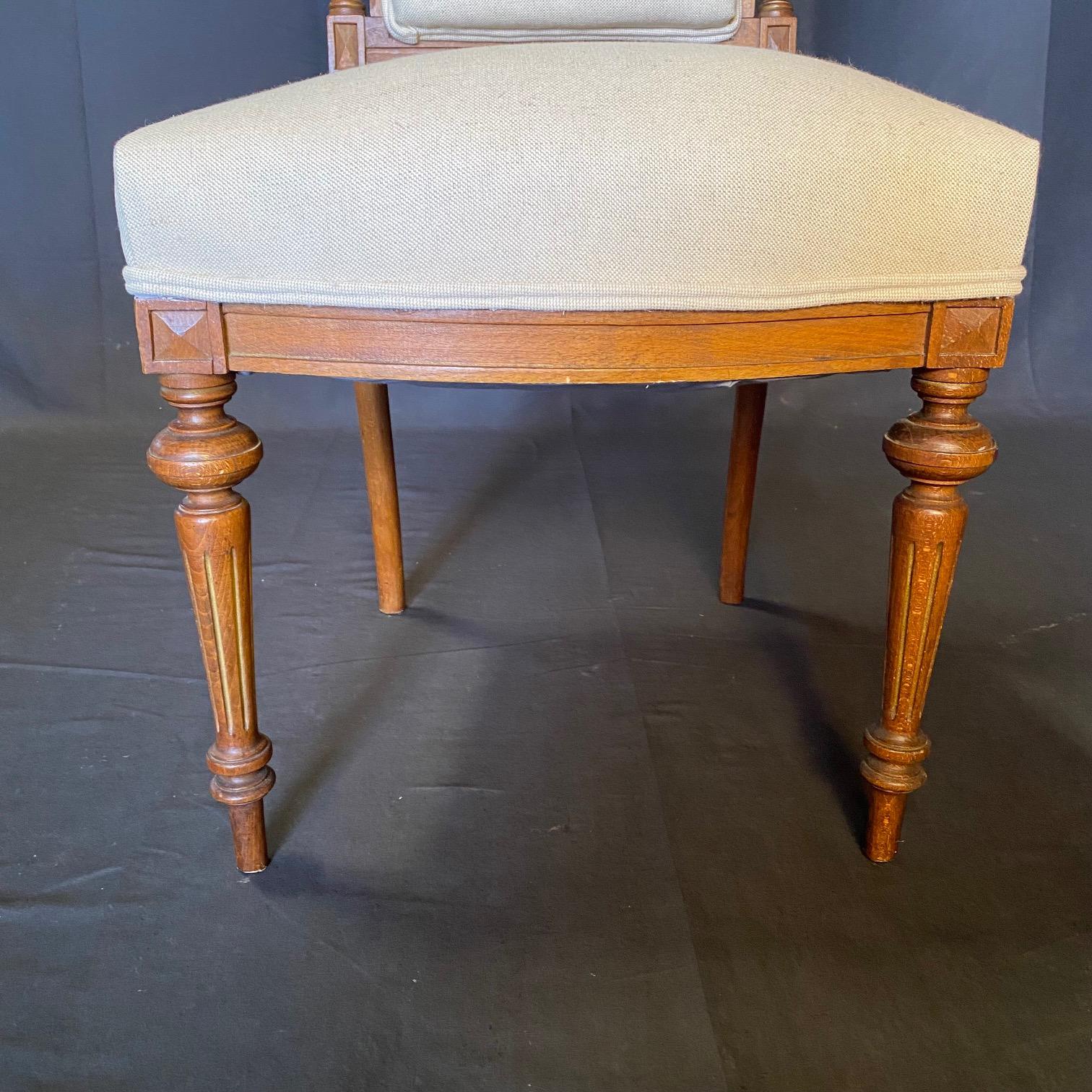 Ensemble de salon français Louis XVI avec canapé et deux chaises latérales en vente 13