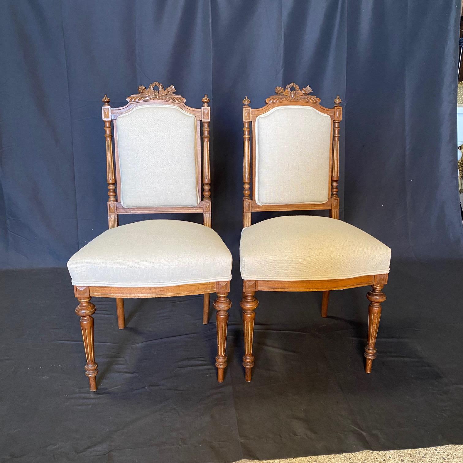 Ensemble de salon français Louis XVI avec canapé et deux chaises latérales en vente 3