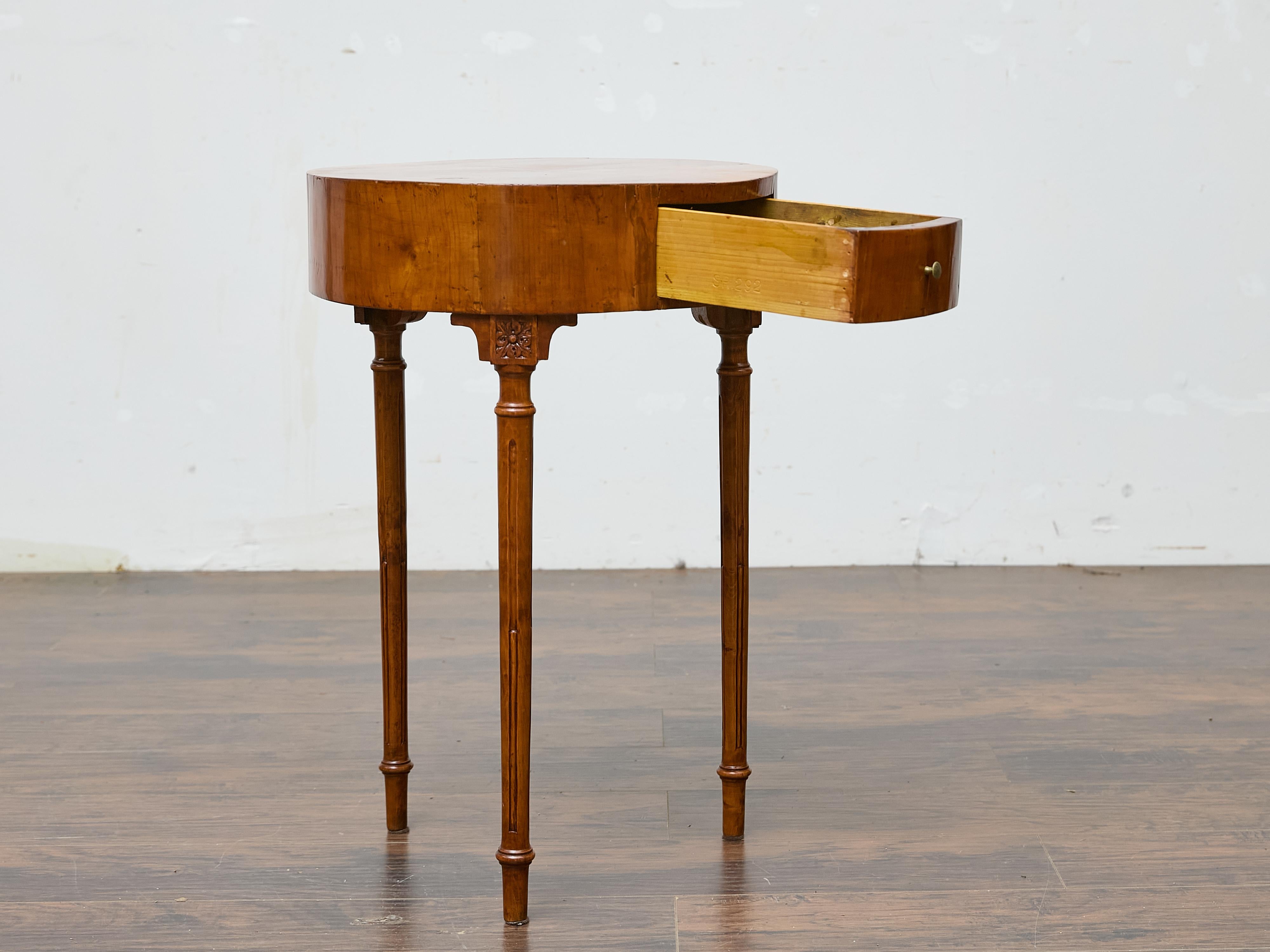French Louis XVI Walnut Side Table with Single Drawer and Fluted Legs In Good Condition For Sale In Atlanta, GA