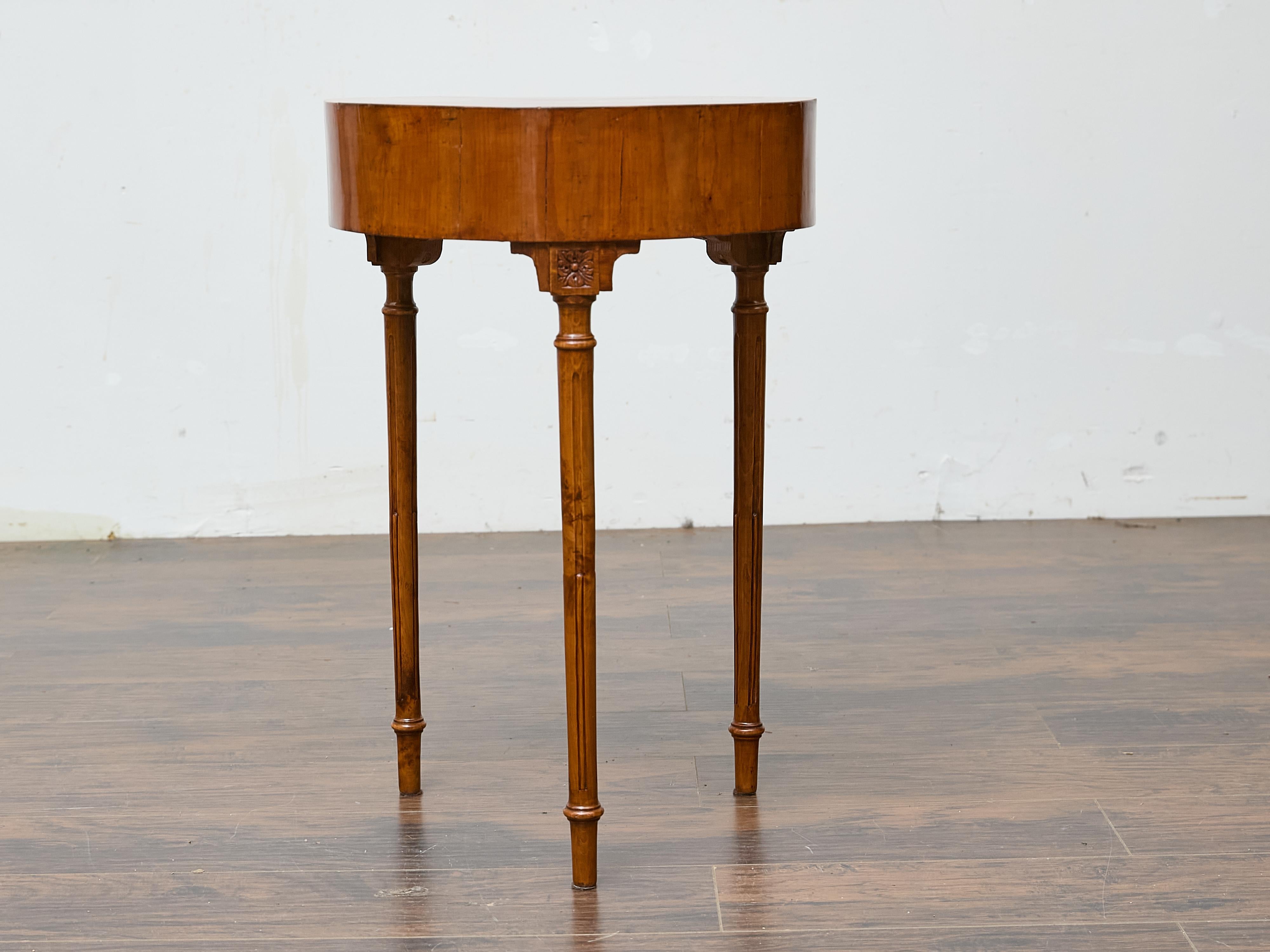 French Louis XVI Walnut Side Table with Single Drawer and Fluted Legs For Sale 2