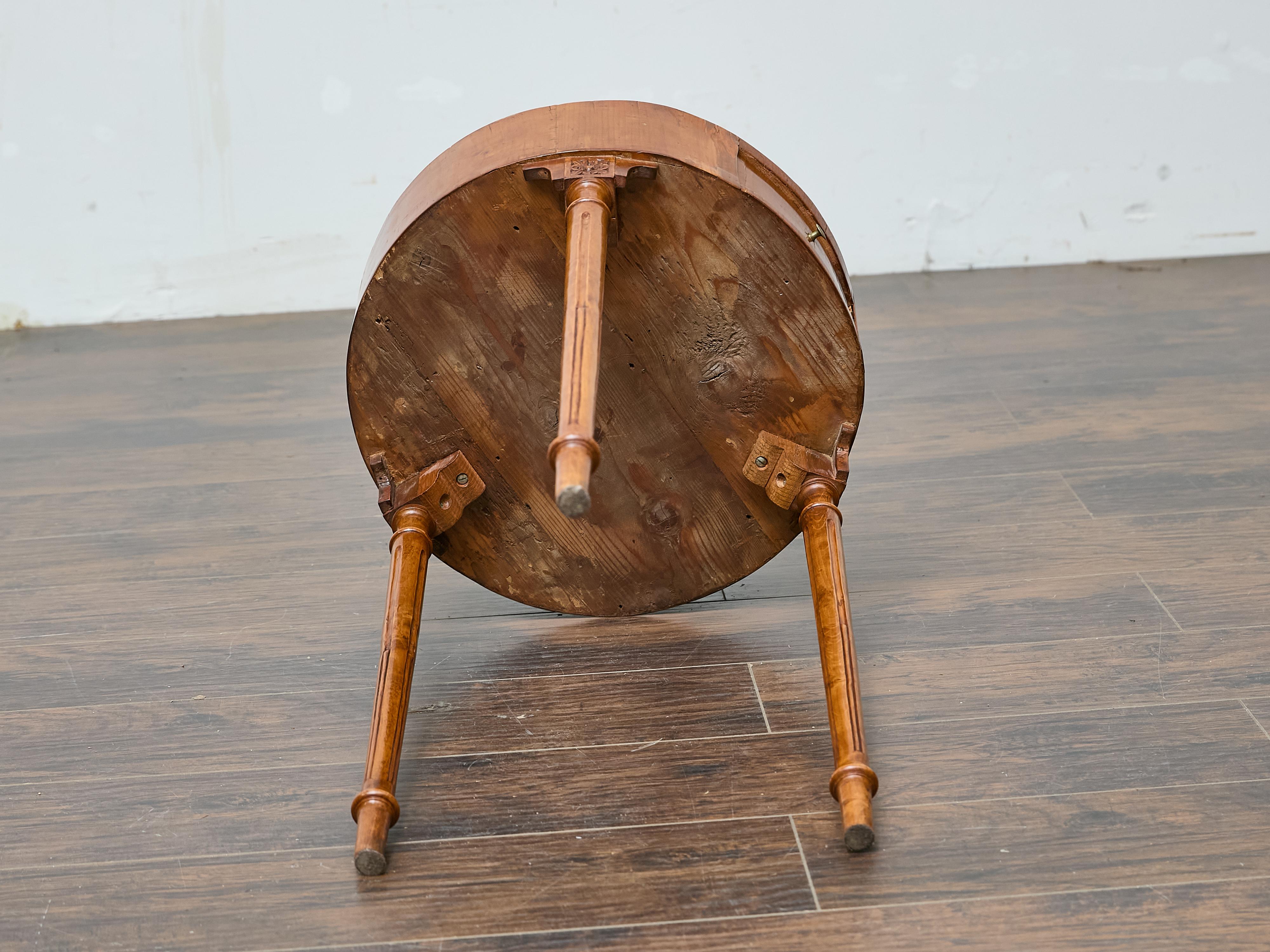 French Louis XVI Walnut Side Table with Single Drawer and Fluted Legs For Sale 4
