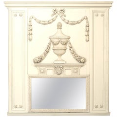 Weiß bemalte Urne und Feston-Design Trumeau / Wandspiegel im Stil Louis XVI.