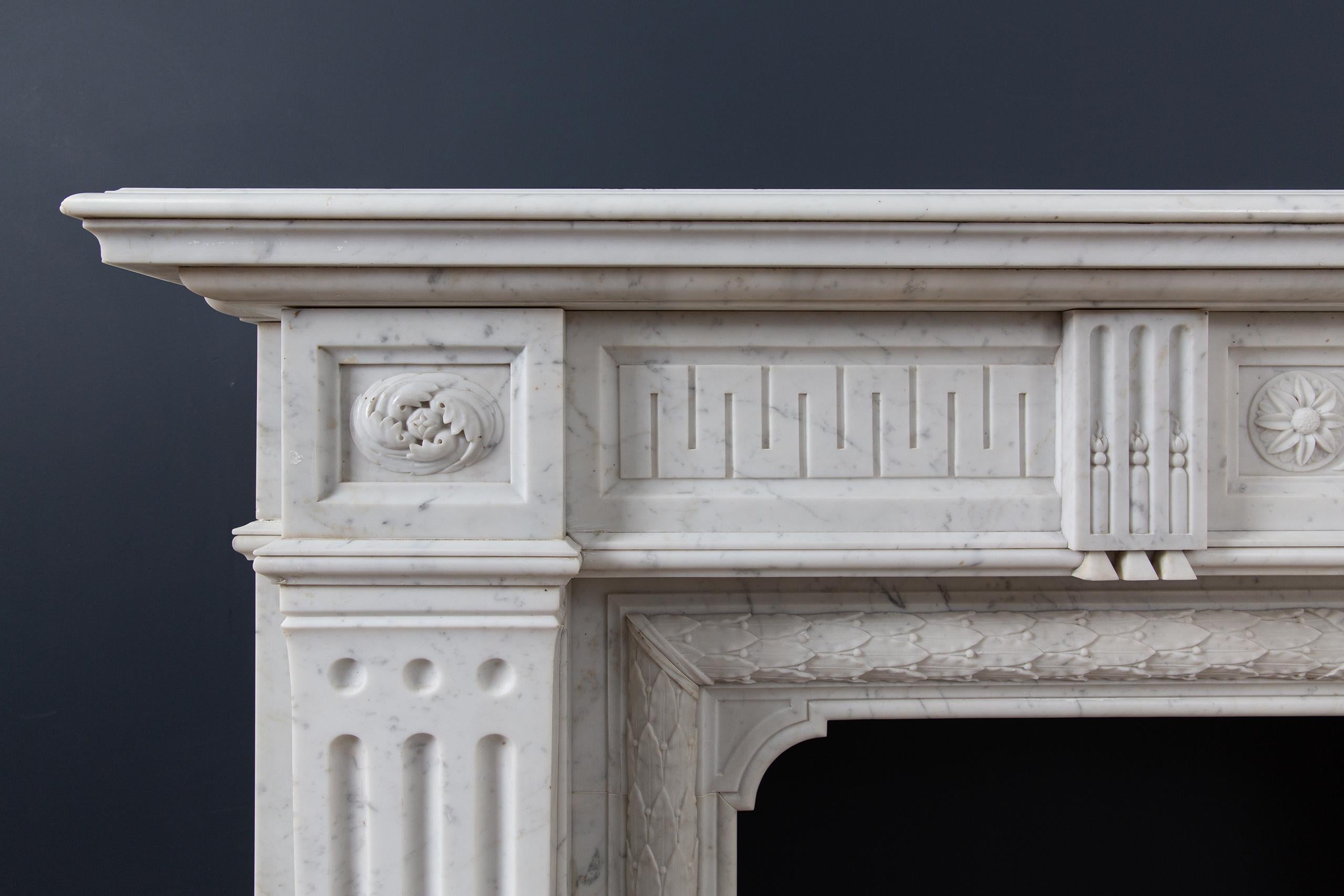 French Louise XV Style Carrara Marble Antique Circulation Fireplace For Sale 3