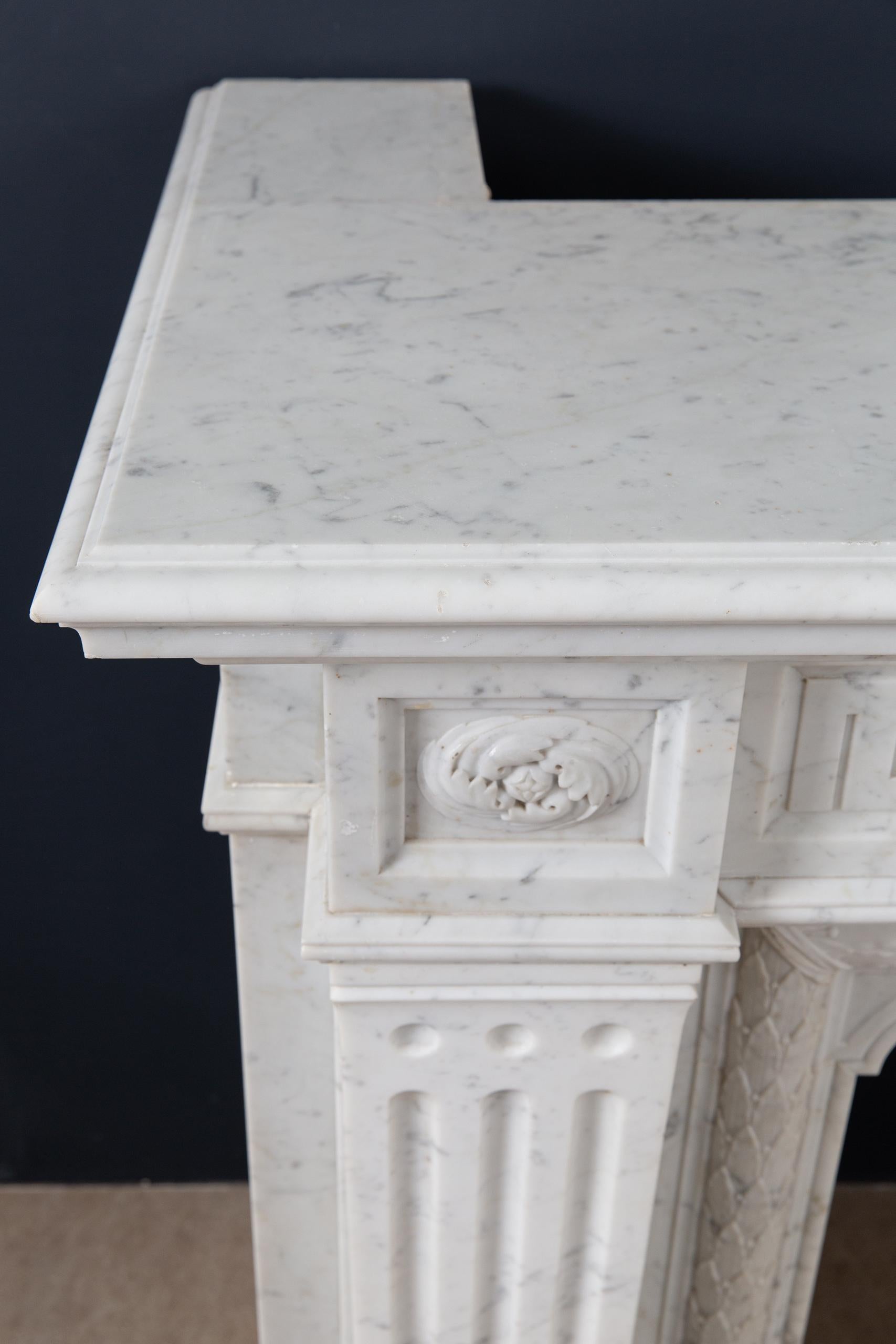 French Louise XV Style Carrara Marble Antique Circulation Fireplace For Sale 4