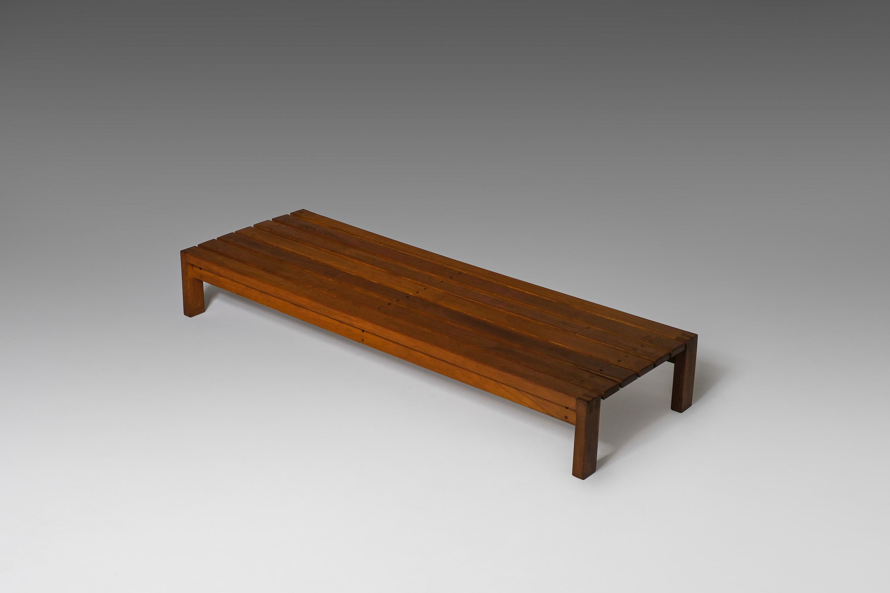 French Low Bench in Solid Elm, France, 1960s In Good Condition In Rotterdam, NL