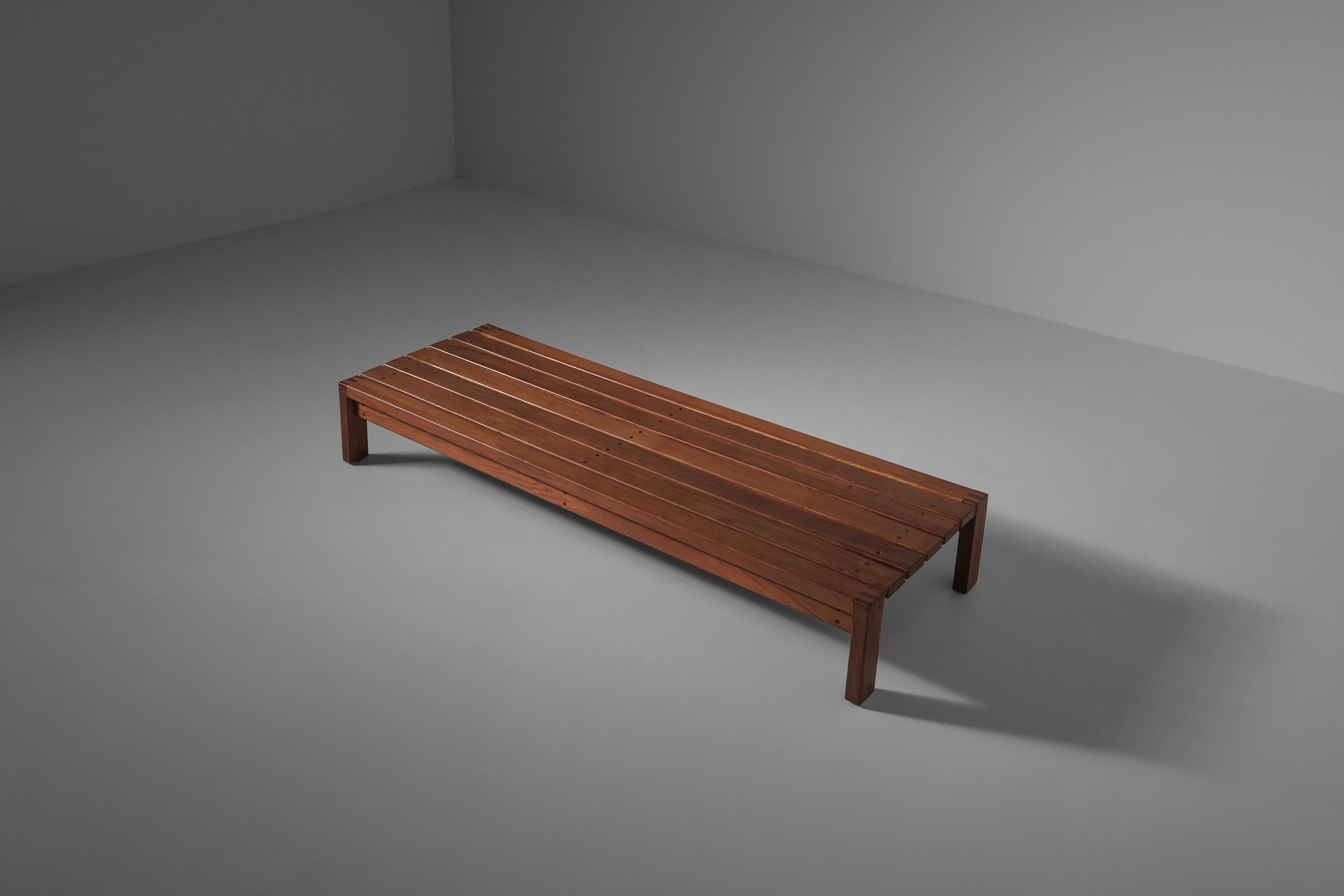 French Low Bench in Solid Elm, France 1960s In Good Condition In Rotterdam, ZH