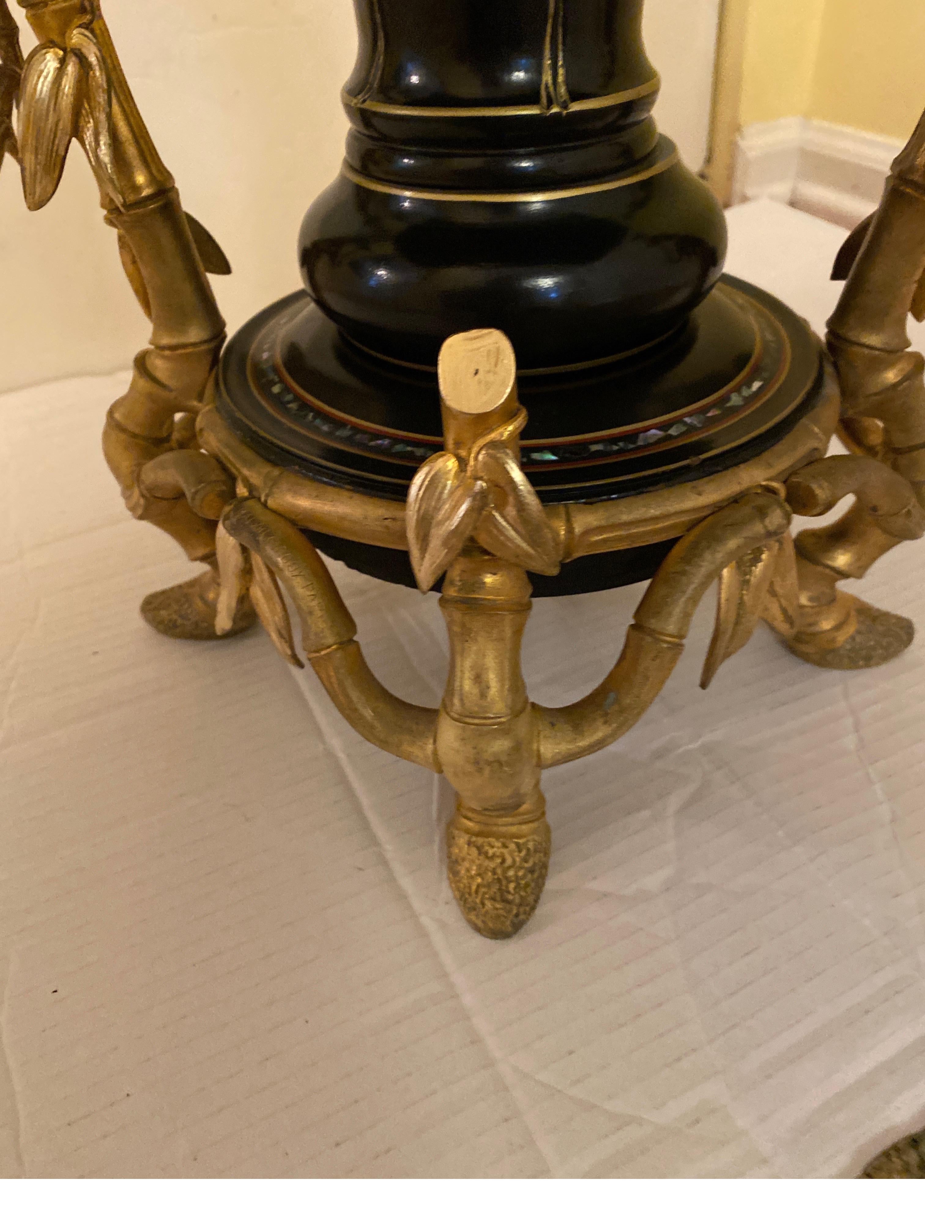 Table basse française avec base en bronze doré du mouvement esthétique de la Maison Giroux, années 1870 en vente 4