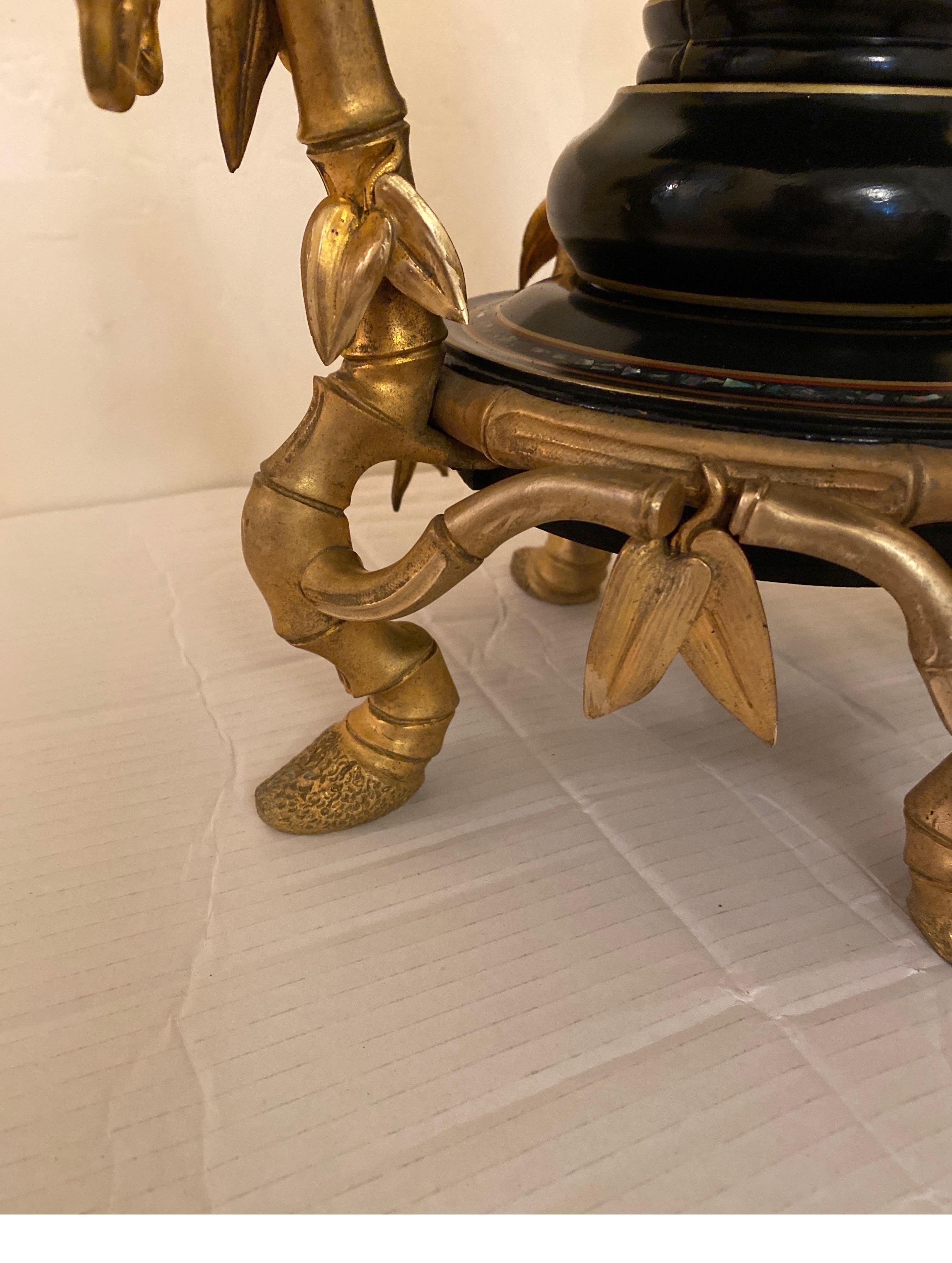 Français Table basse française avec base en bronze doré du mouvement esthétique de la Maison Giroux, années 1870 en vente