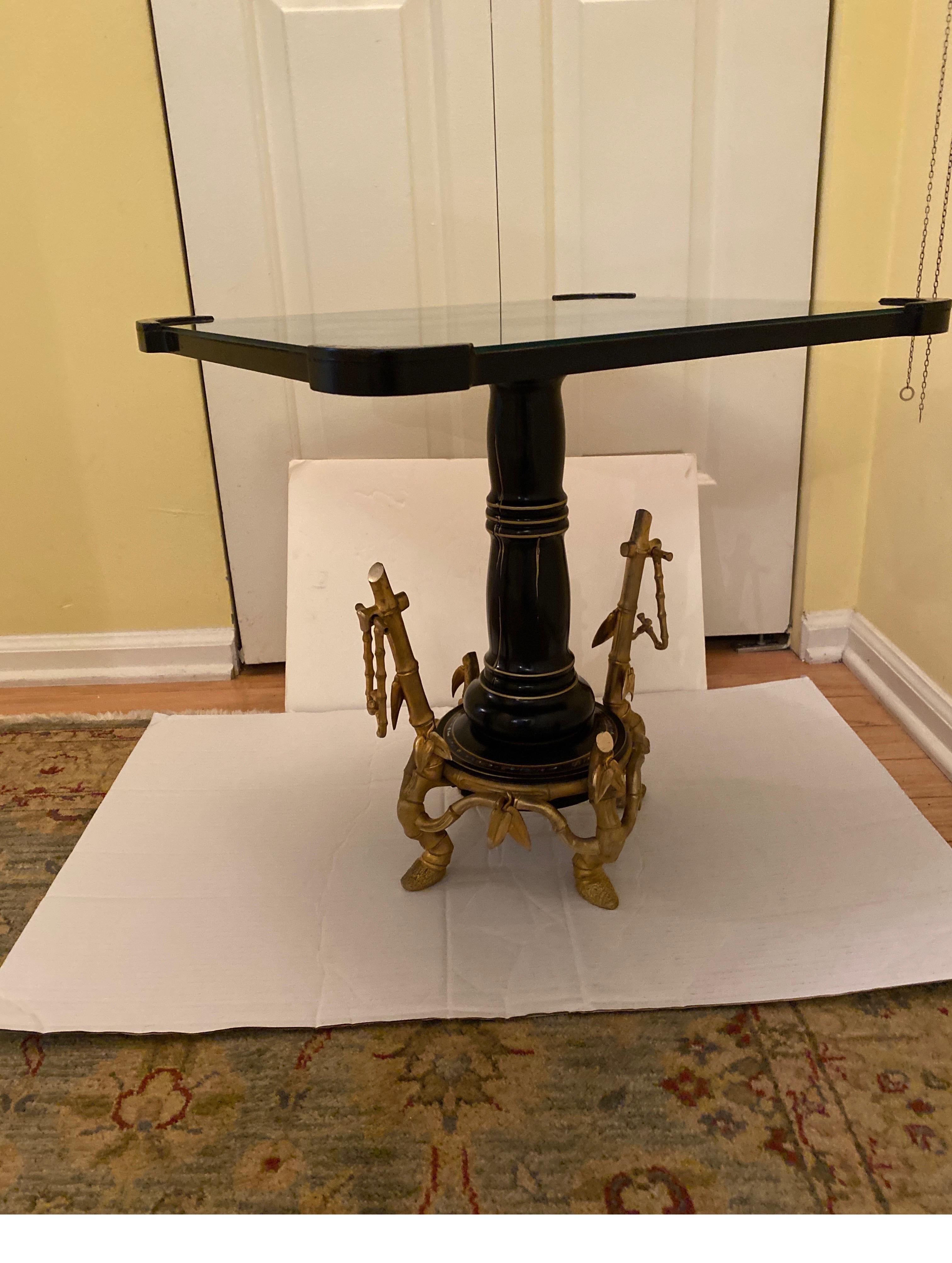 Nacre Table basse française avec base en bronze doré du mouvement esthétique de la Maison Giroux, années 1870 en vente