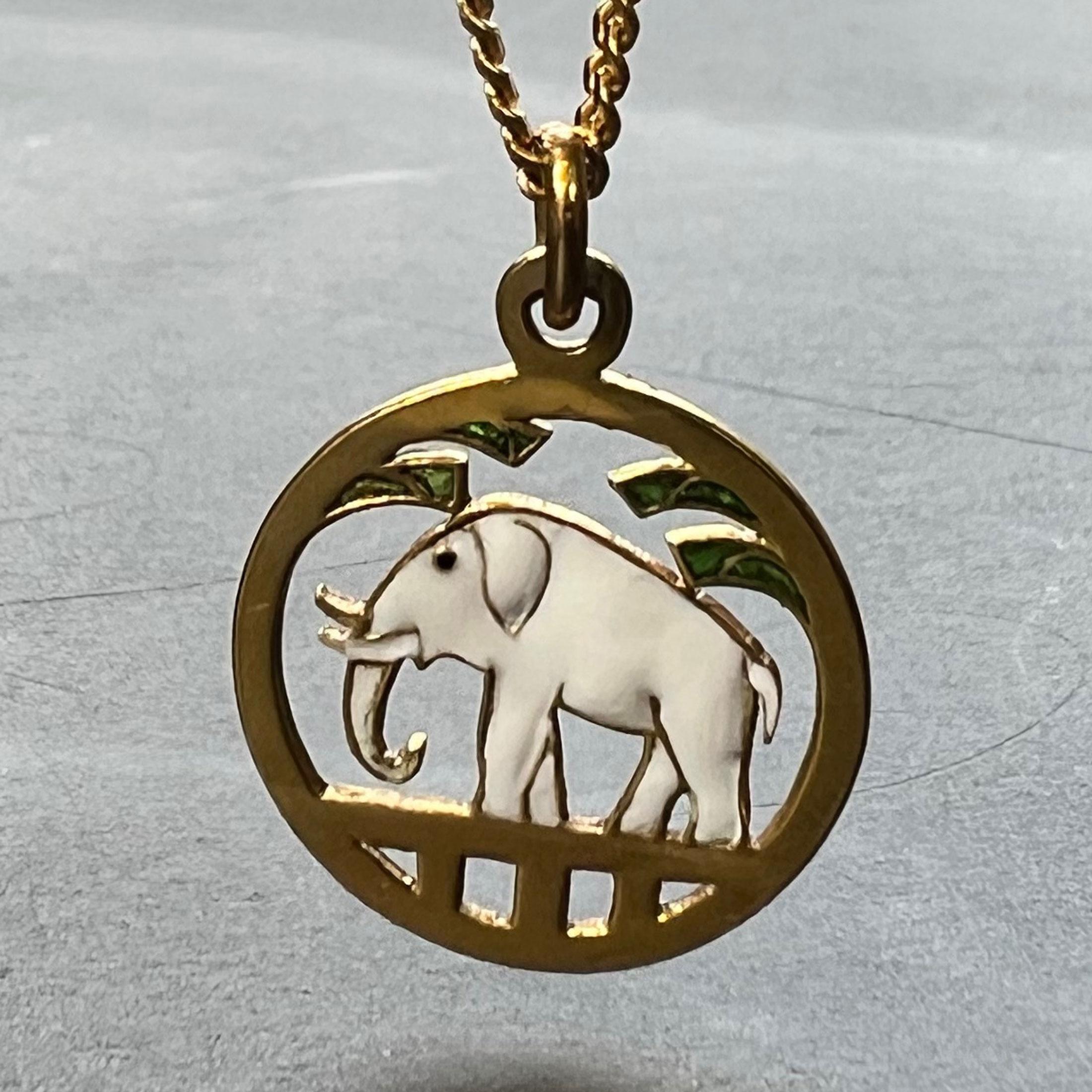 French Lucky Elephant 18K Yellow Gold Enamel Charm Pendant In Good Condition For Sale In London, GB