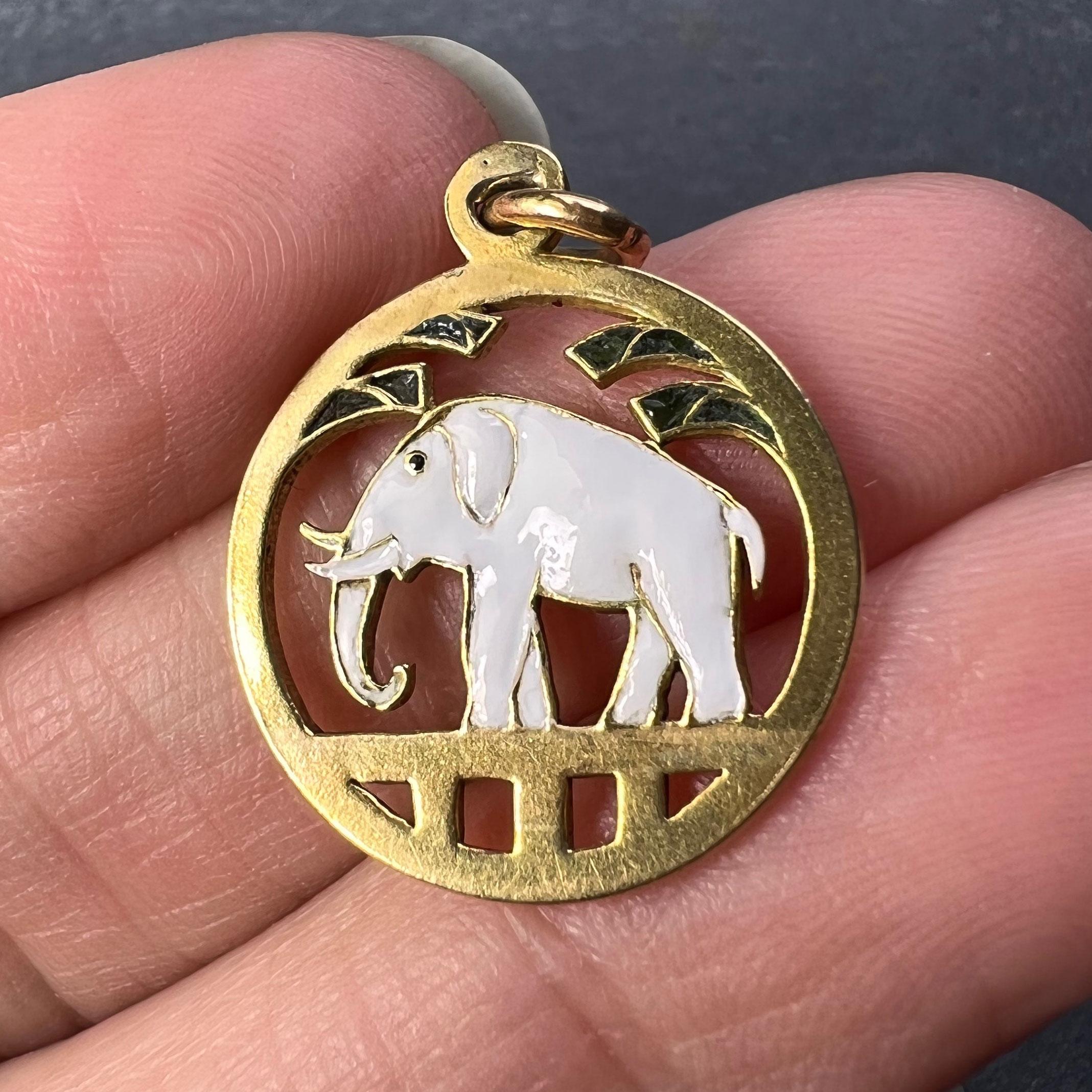 Ciondolo a forma di elefante fortunato francese in oro giallo 18 carati e smalto in vendita 3