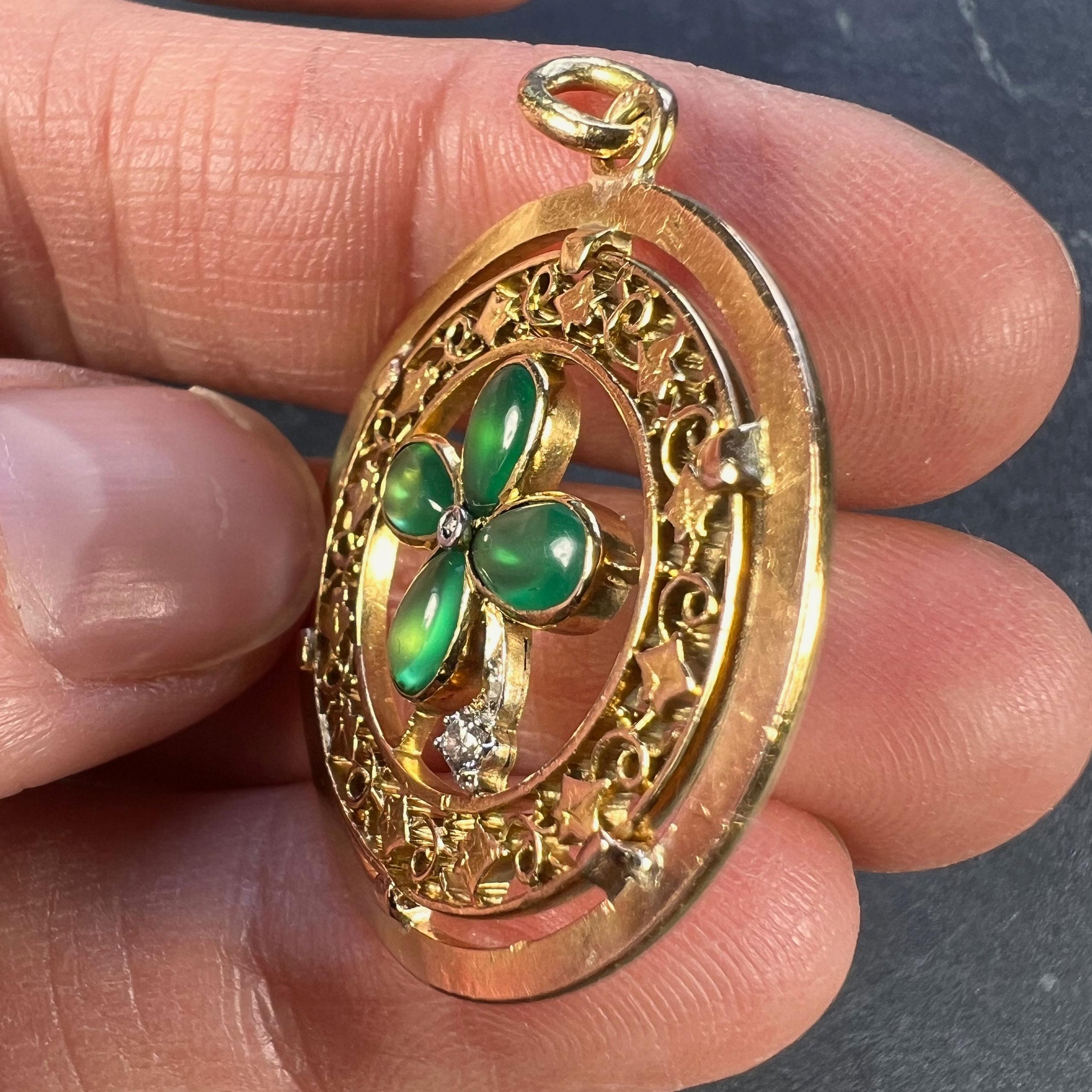 French Lucky Shamrock Four Leaf Clover 18k Yellow Gold Diamond Charm Pendant In Good Condition In London, GB
