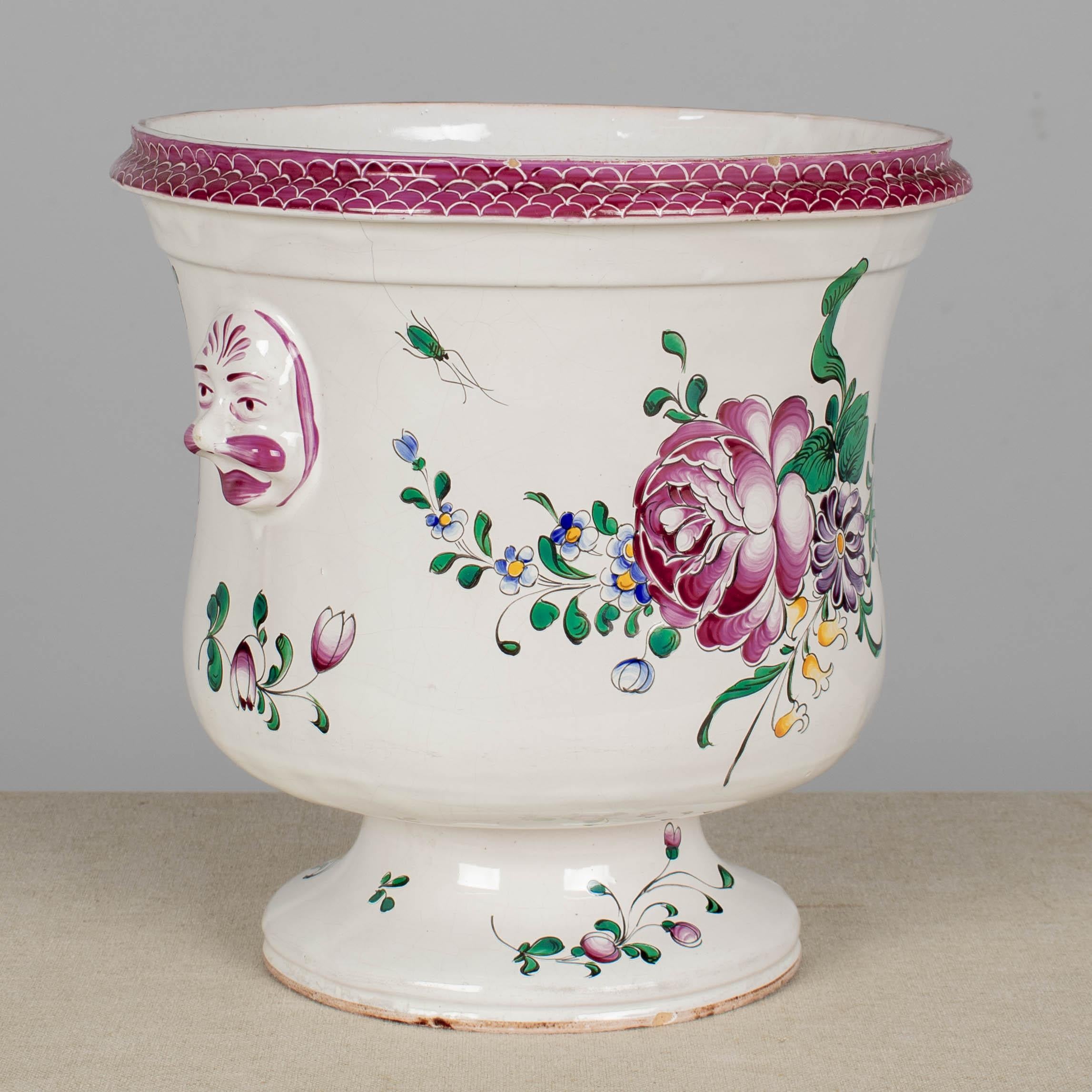 Peint à la main Pot à caches en faïence de Lunéville Saint Clément en vente