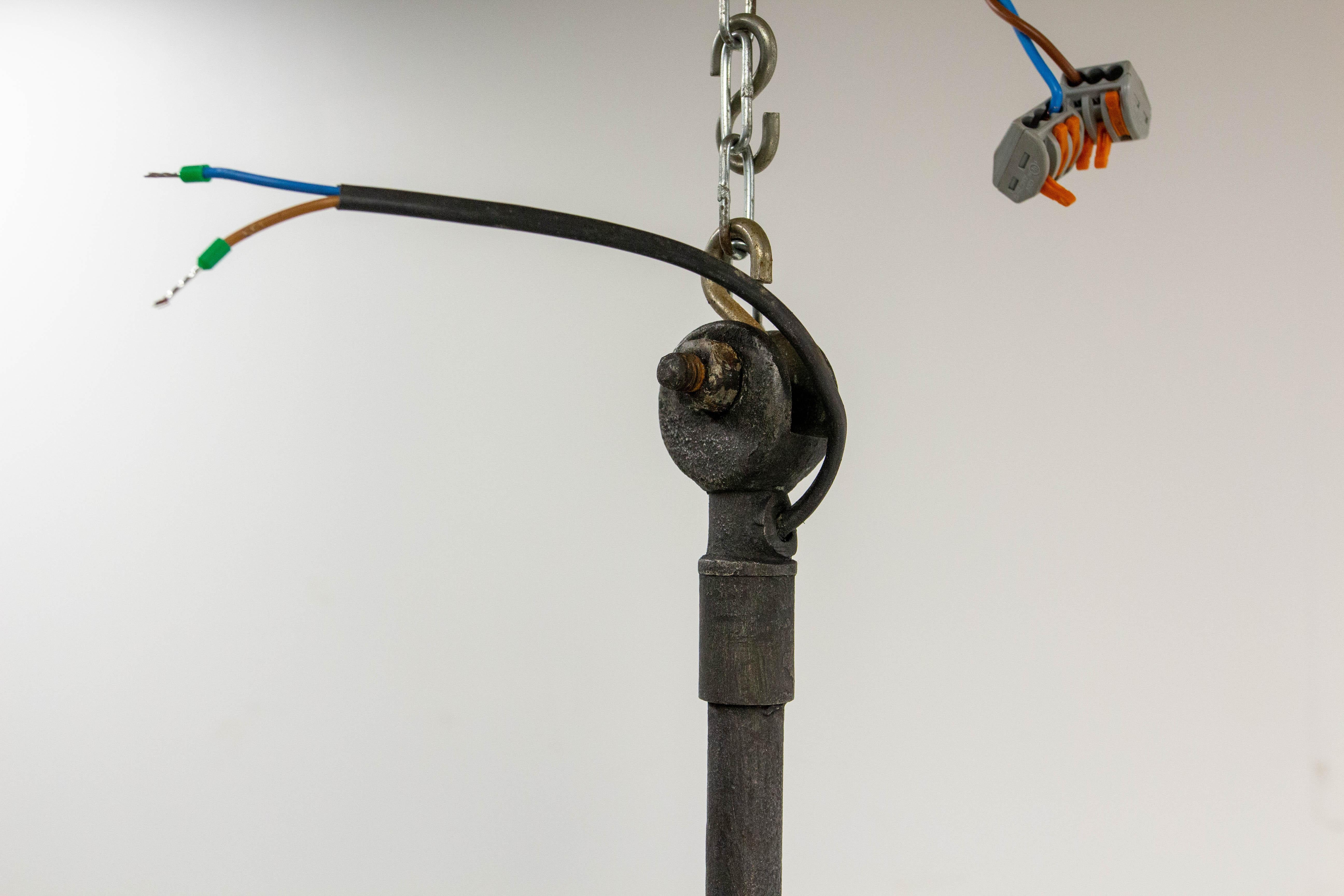 Lampadario a sospensione da soffitto in vetro colorato e ferro battuto francese della fine del XIX secolo in vendita 4