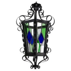 Lampadario a sospensione da soffitto in vetro colorato e ferro battuto francese della fine del XIX secolo