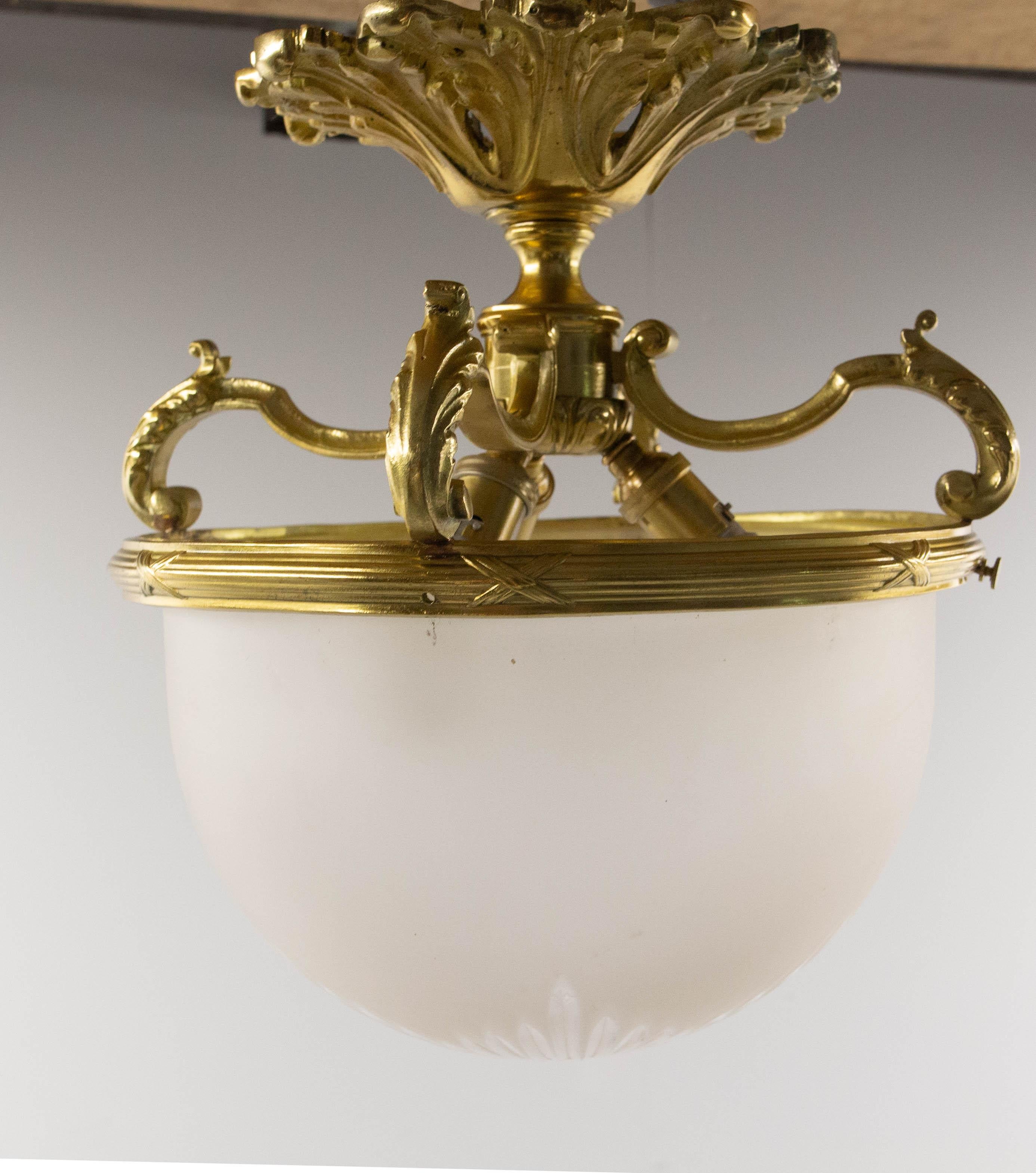 French Lustre Frozen Glass & Brass Ceiling Pendant Classical St, 20th Mid-C  For Sale 1