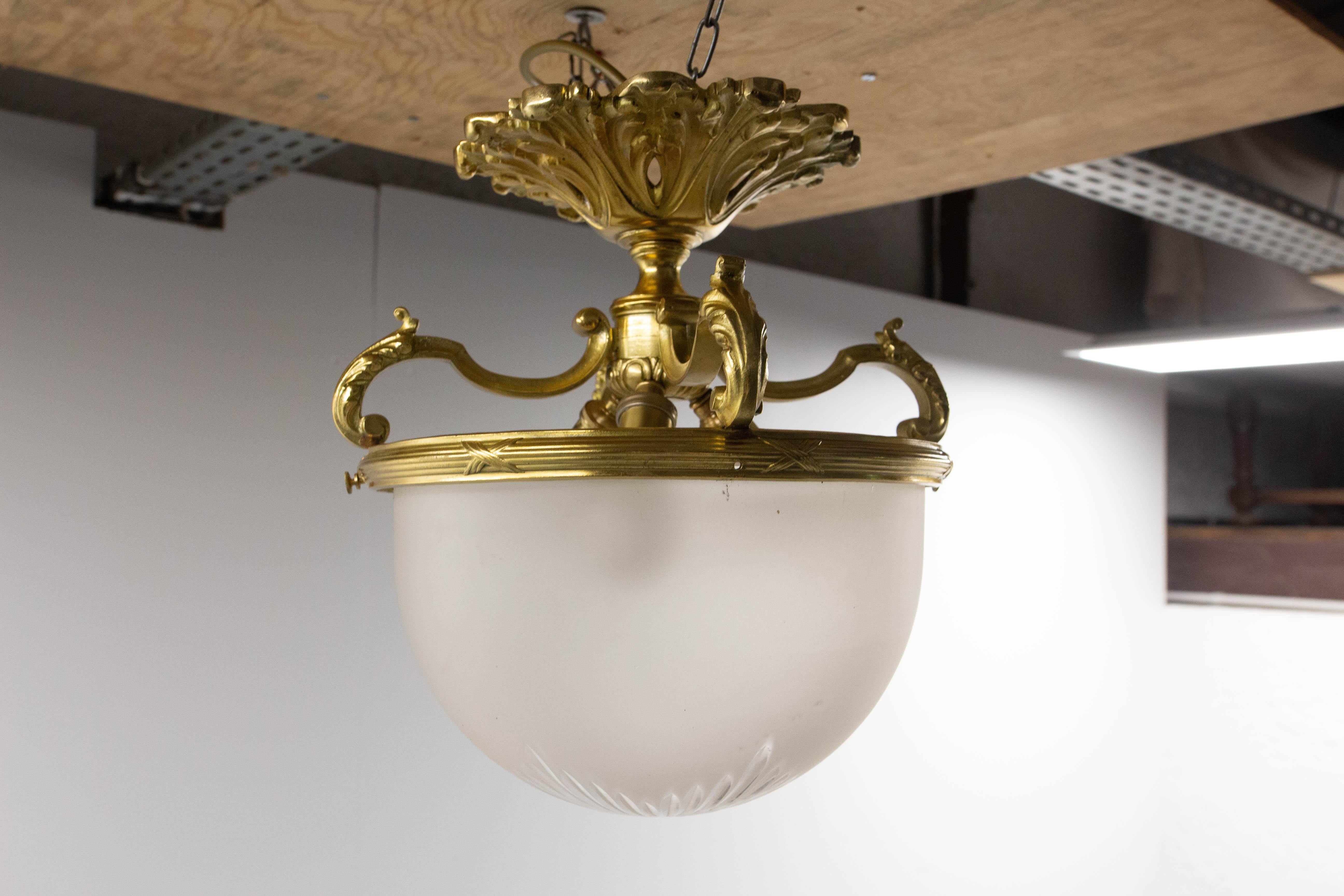 French Lustre Frozen Glass & Brass Ceiling Pendant Classical St, 20th Mid-C  For Sale 3