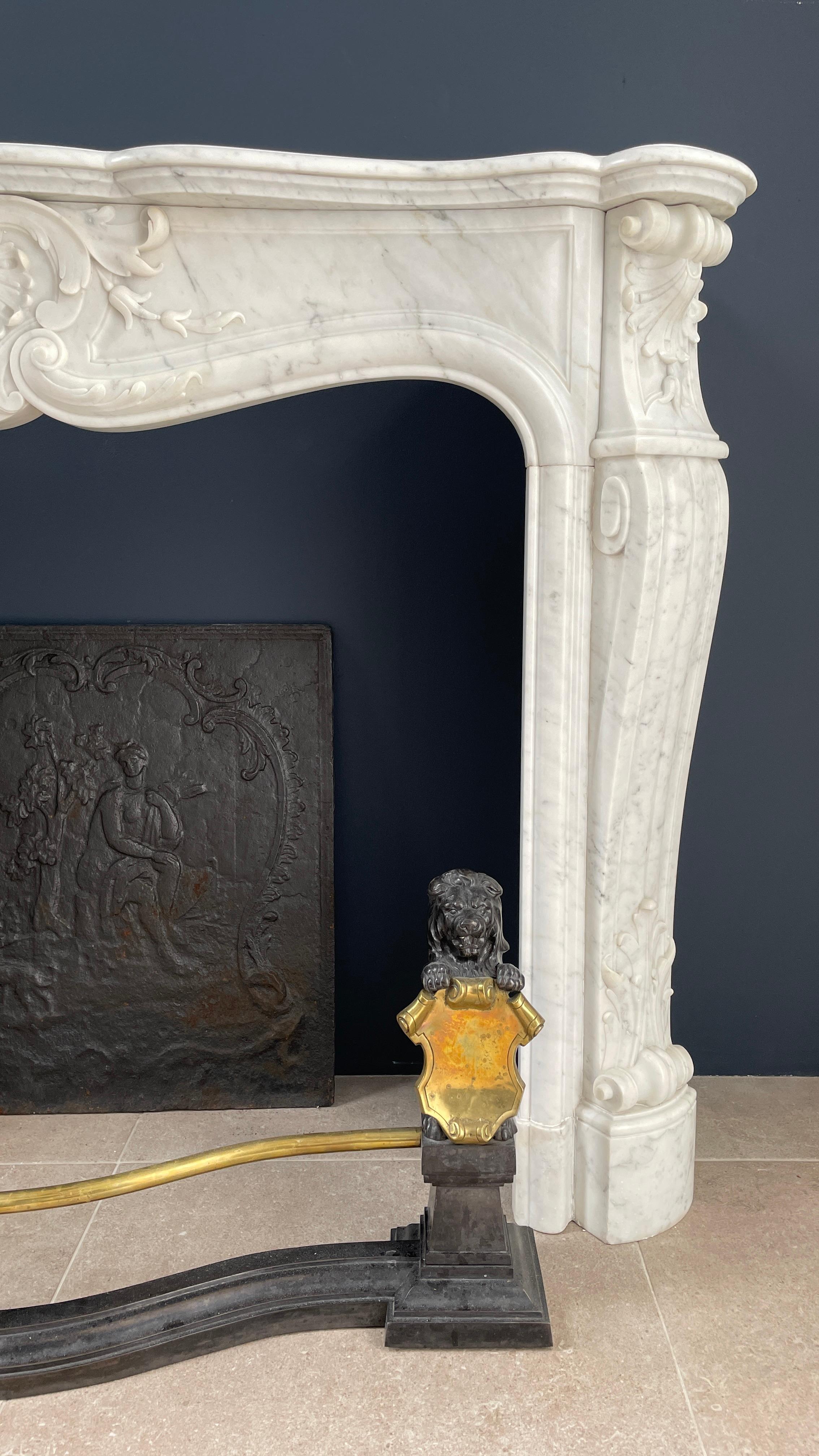 Introducing our exquisite Luxury Antique French Half Circular Fireplace crafted from Carrara marble. Elevate your living space with this stunning piece, boasting a thick frontal facade adorned with an intricately carved shell. The opulence of this
