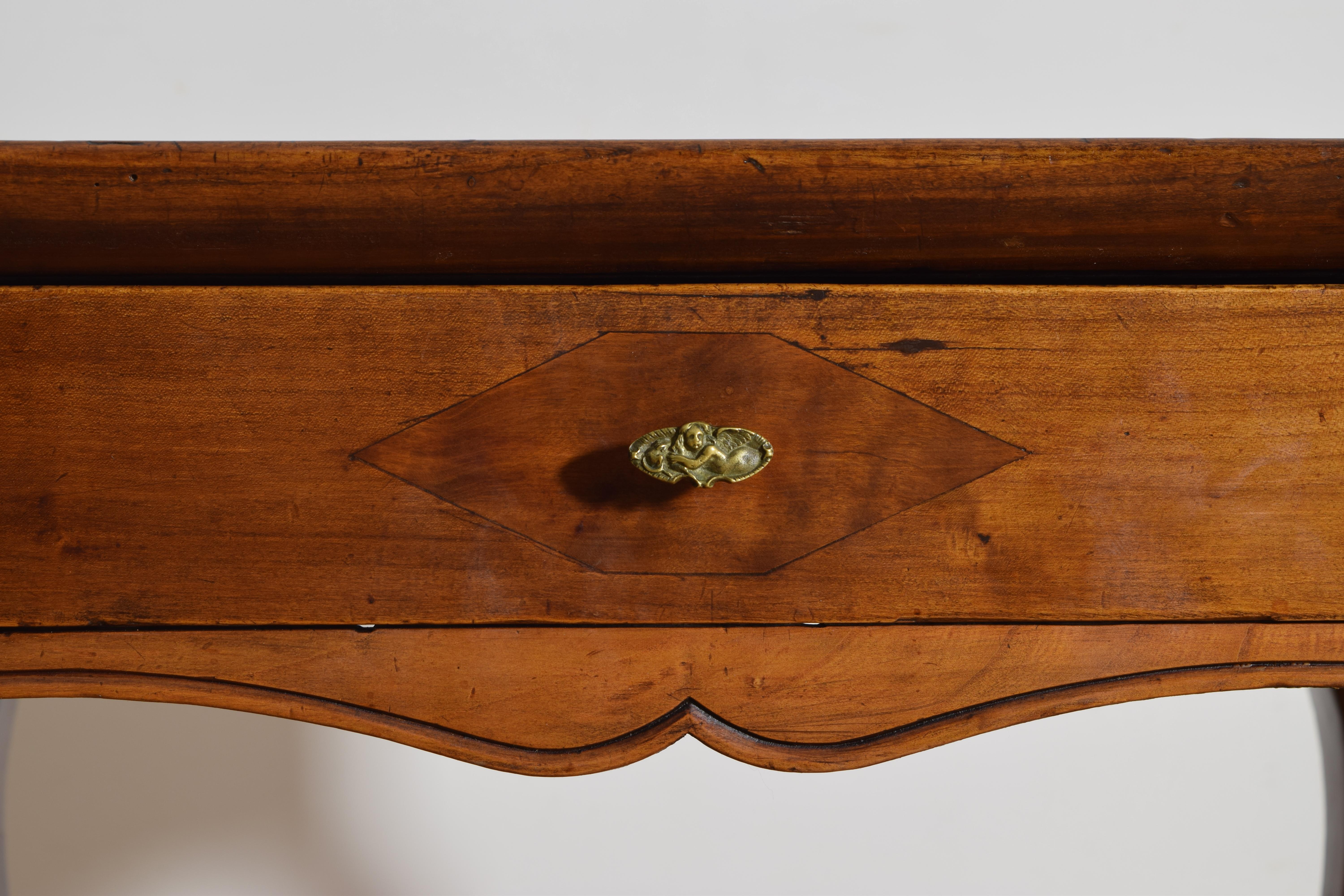 French LXV Period Walnut 1-Drawer Table, Curved Gallery Edge, mid 18th century For Sale 3