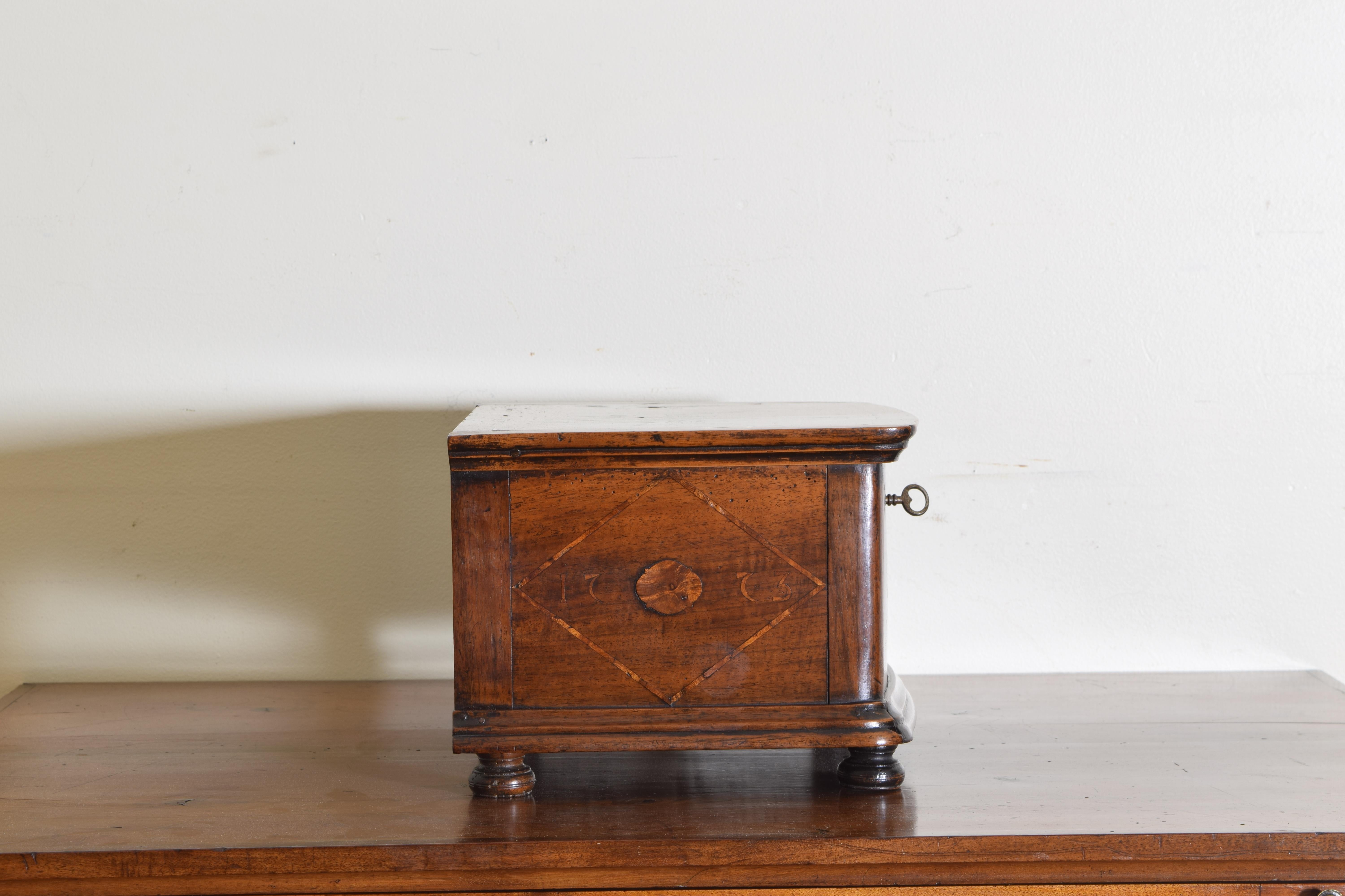 French LXV Period Walnut and Inlaid Box, circa 1773 In Good Condition In Atlanta, GA