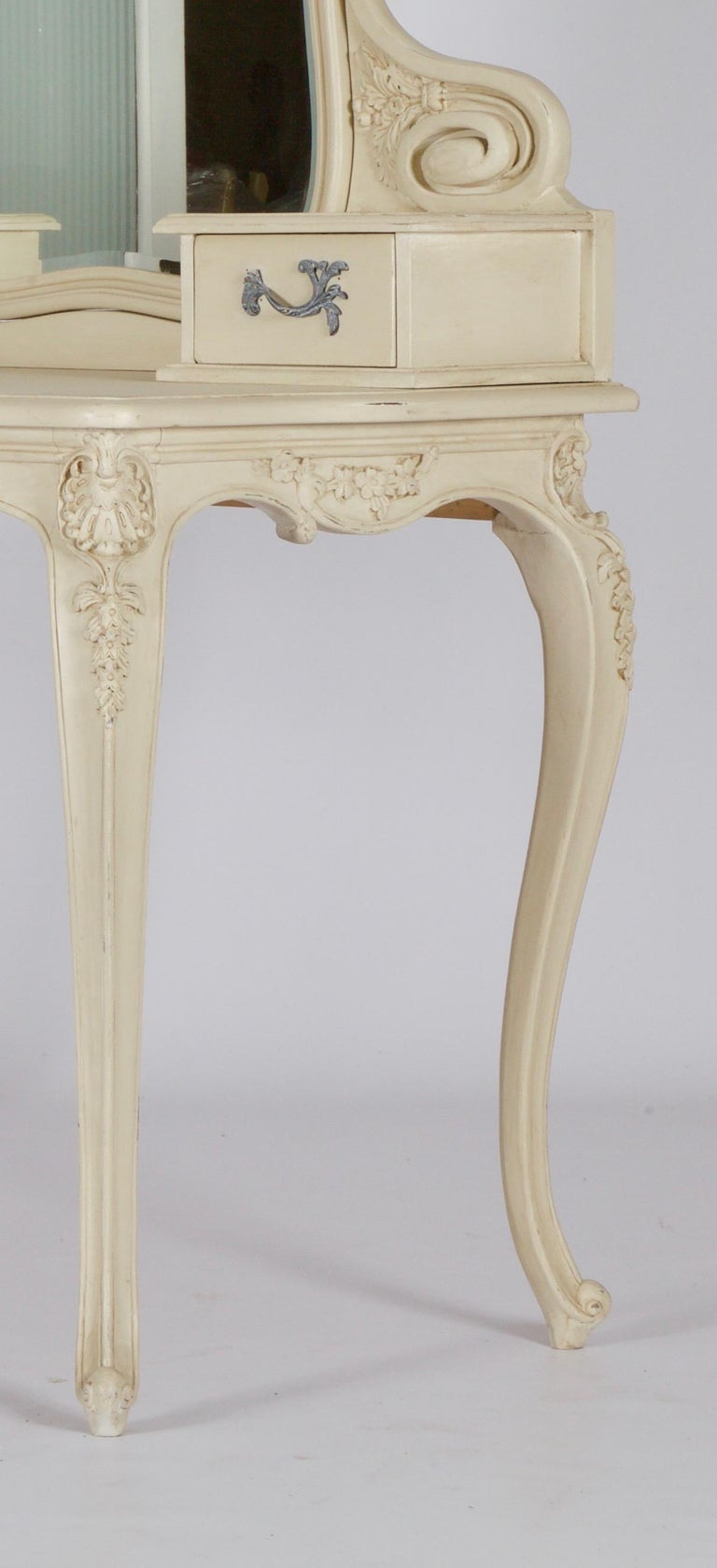 French LXV Style Dressing Table Finished in Antique White For Sale at  1stDibs | french style vanity table, antique french dressing table, antique  french vanity table