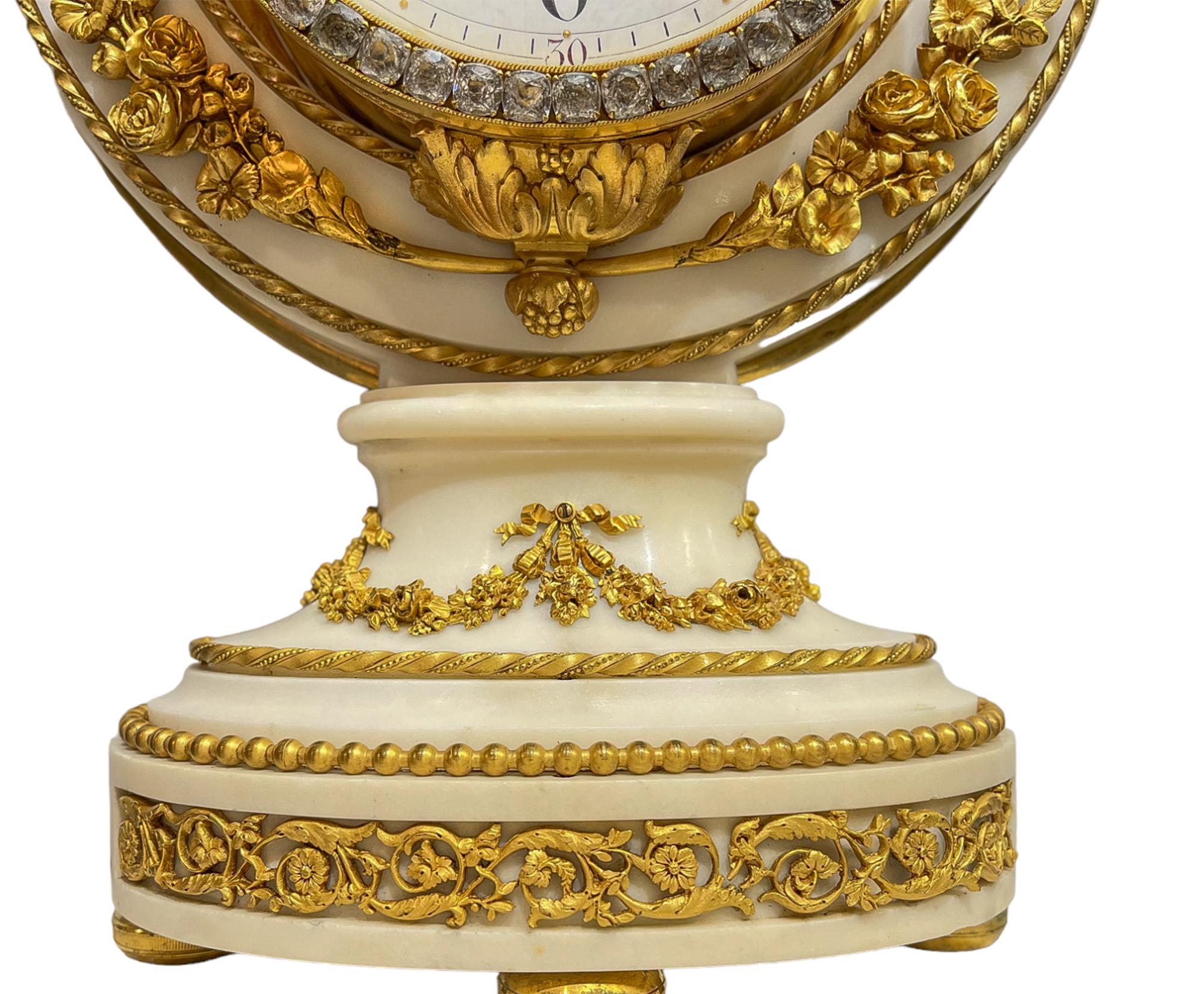 Französische Leier-Uhr aus Marmor, Goldbronze und geschliffenem Glas (Bronze) im Angebot