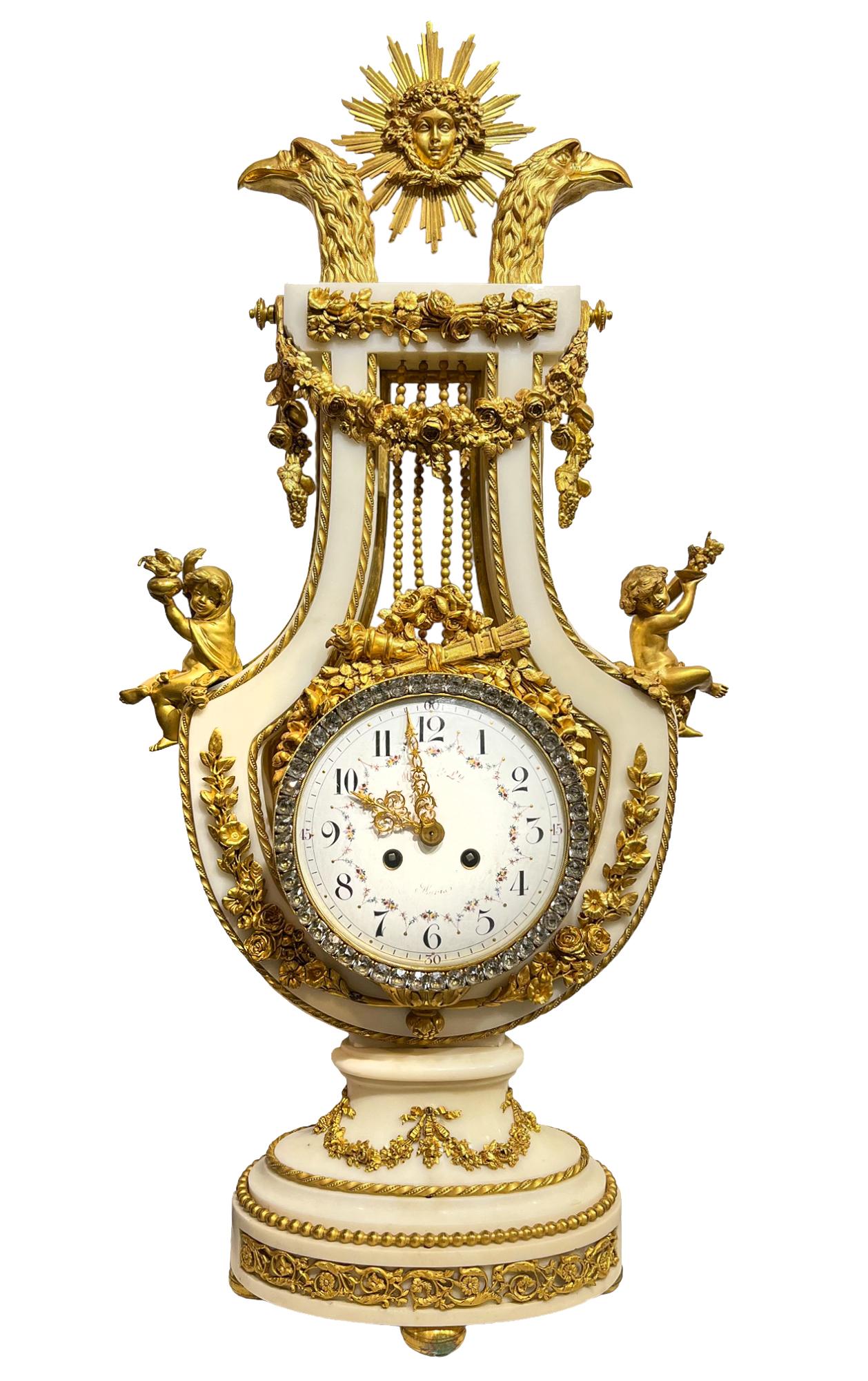 Horloge française en forme de lyre en marbre, bronze doré et verre taillé en vente