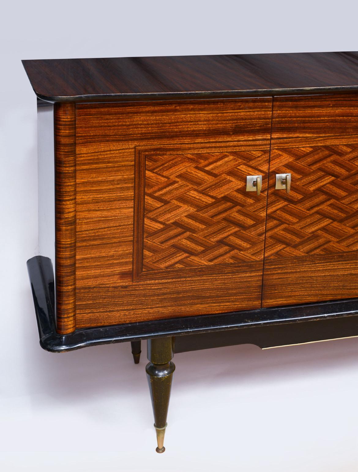 Credenza francese Macassar Art Deco laccata in mogano In condizioni buone in vendita a New York, NY