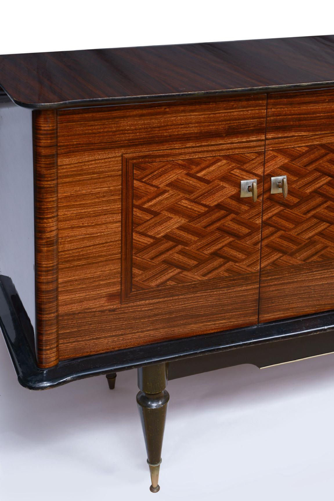 Credenza francese Macassar Art Deco laccata in mogano in vendita 1