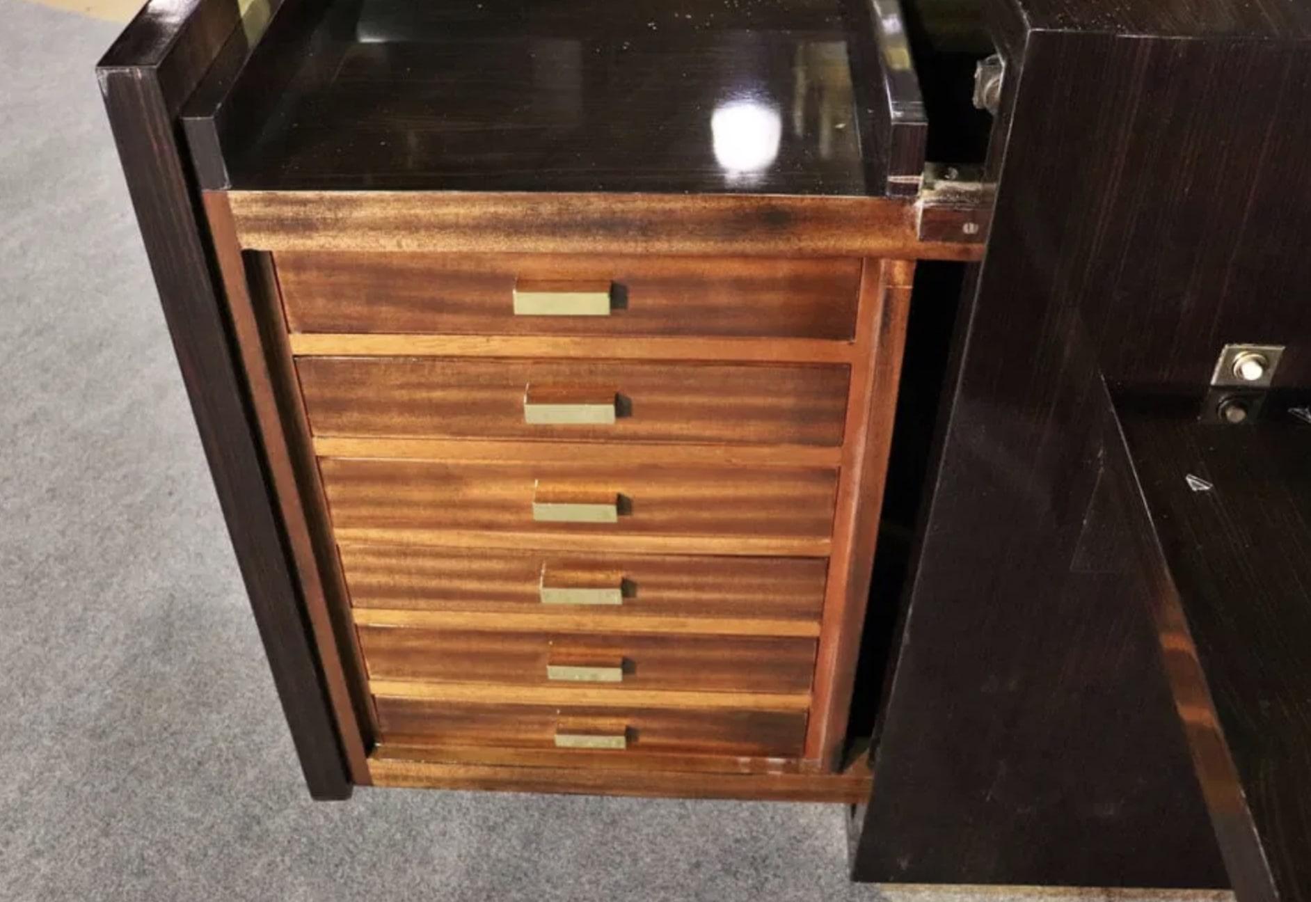 Französischer Makassar-Deko-Schreibtisch (Art déco) im Angebot