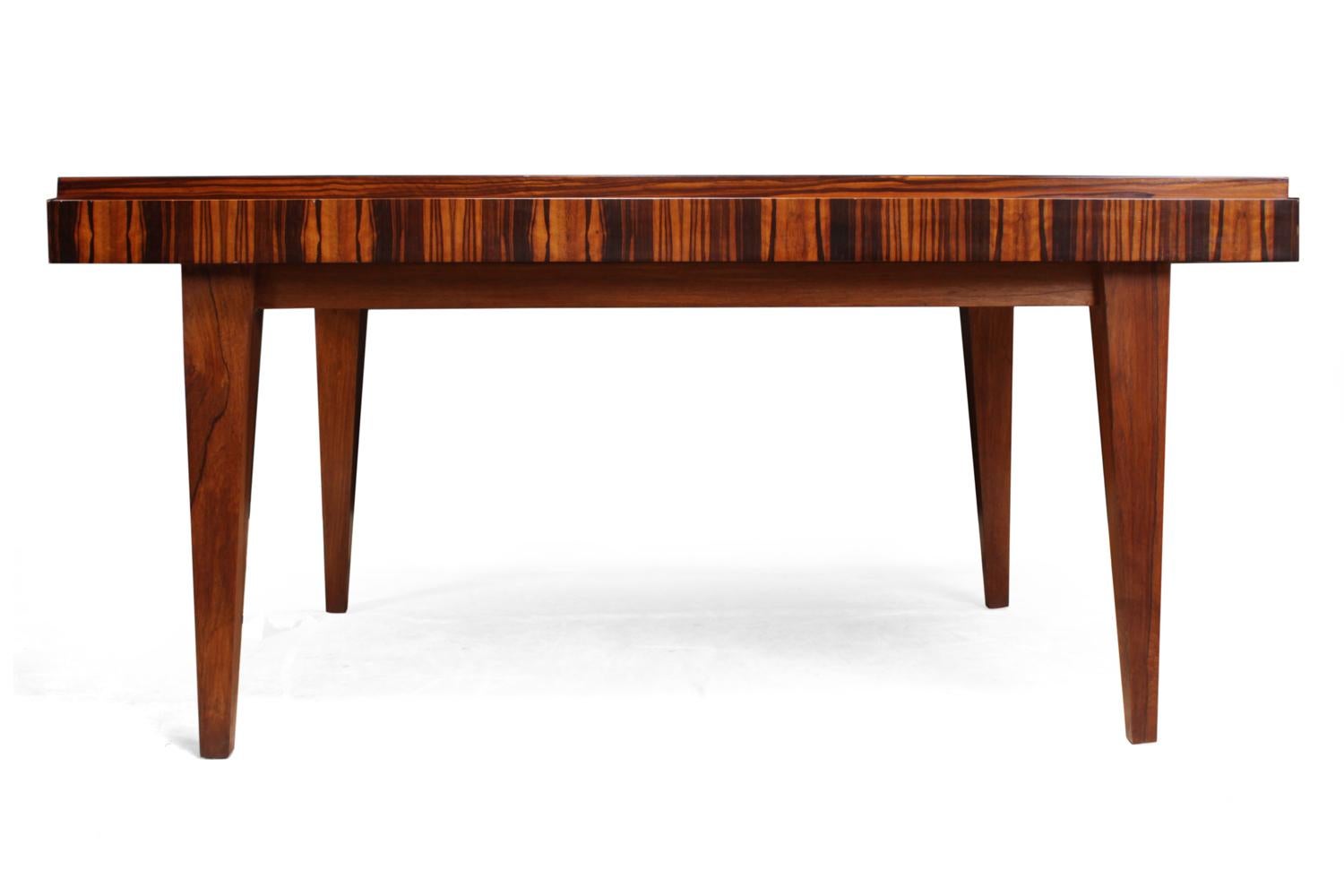 French Macassar dining table
This transitional between Art Deco and midcentury, produced early 1950s in Macassar ebony with rosewood base dining table has a drawer either end has been fully restored and hand polished.

Age: 1950

Style:
