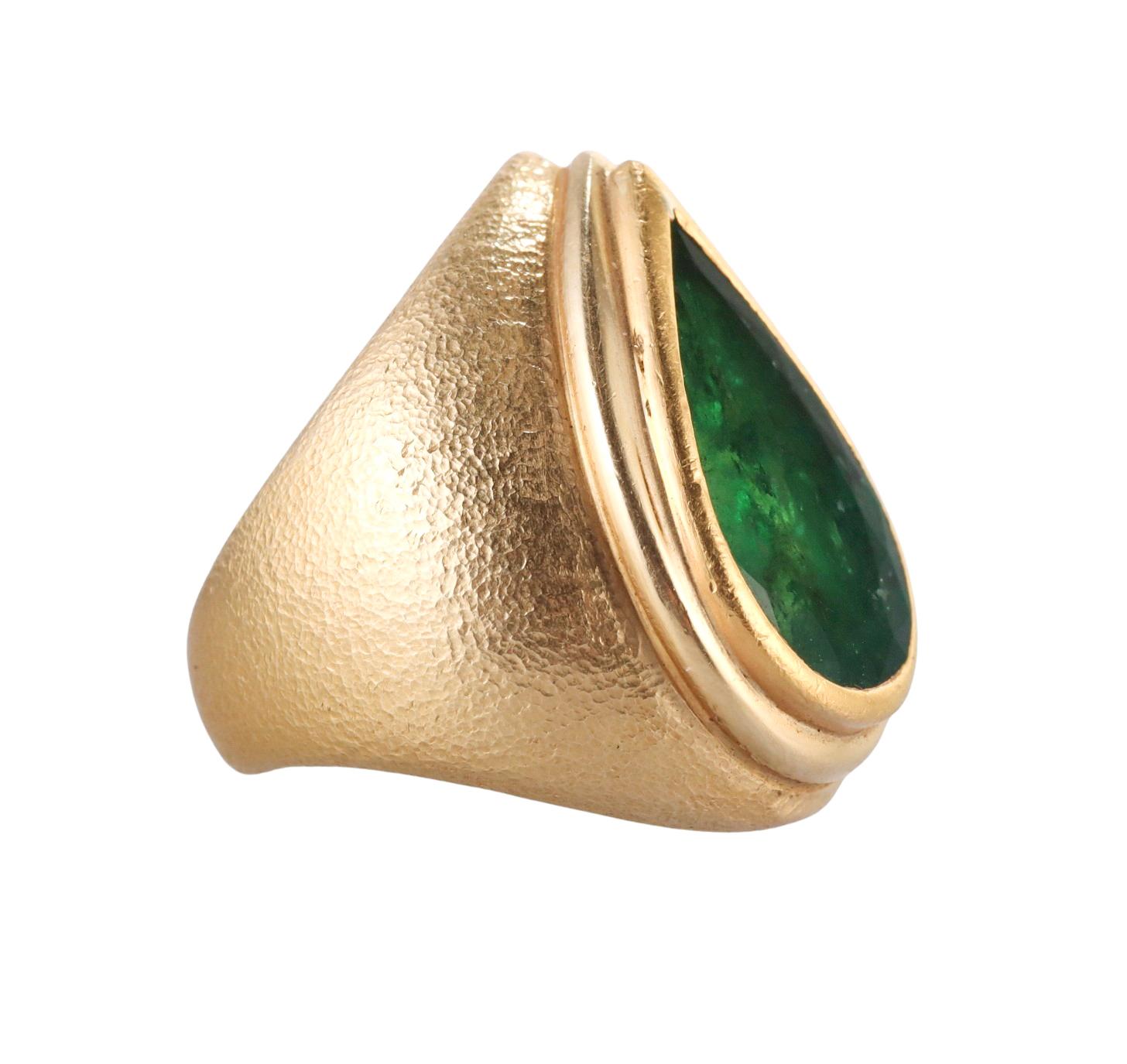 Pear Cut French Made 4.75 Carat Emerald Gold Ring For Sale