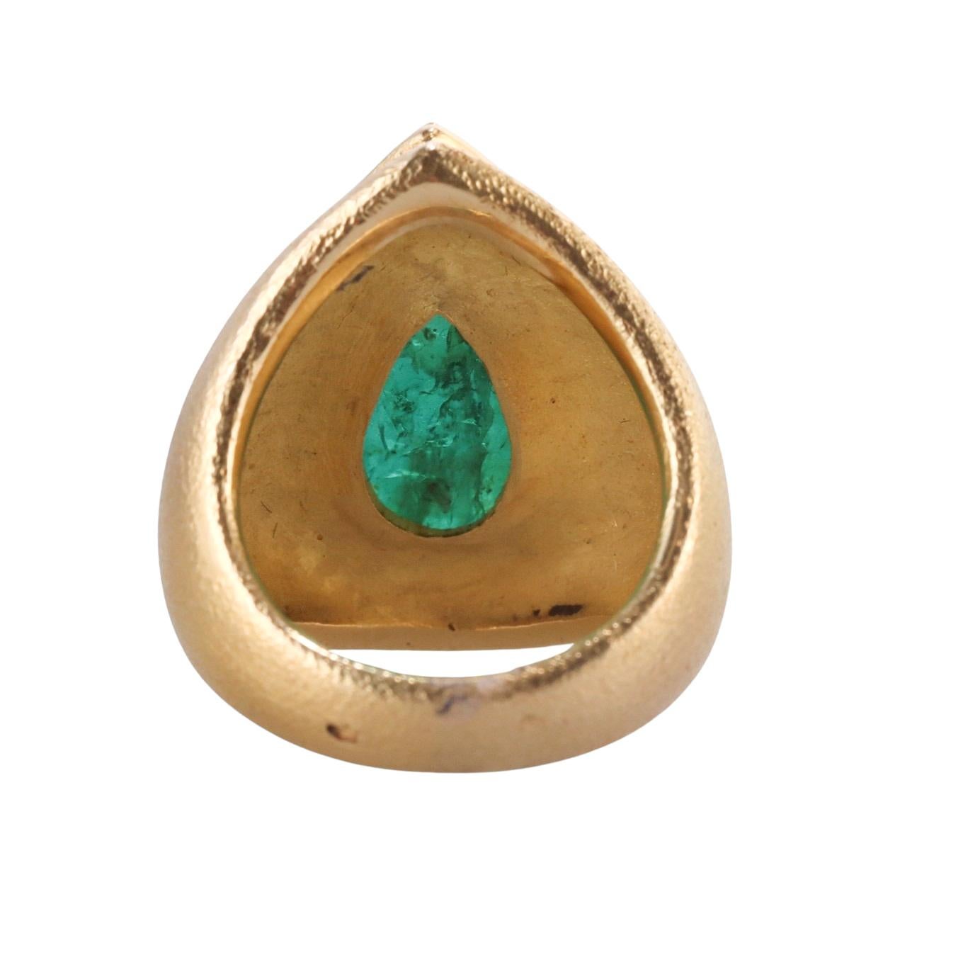 French Made 4.75 Carat Emerald Gold Ring In Excellent Condition For Sale In New York, NY